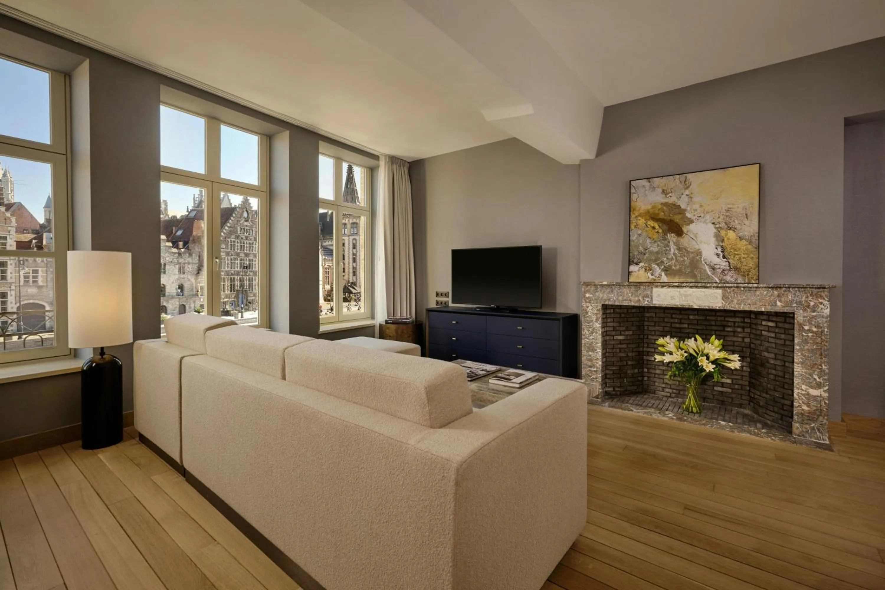 Photo of the whole room in Ghent Marriott Hotel