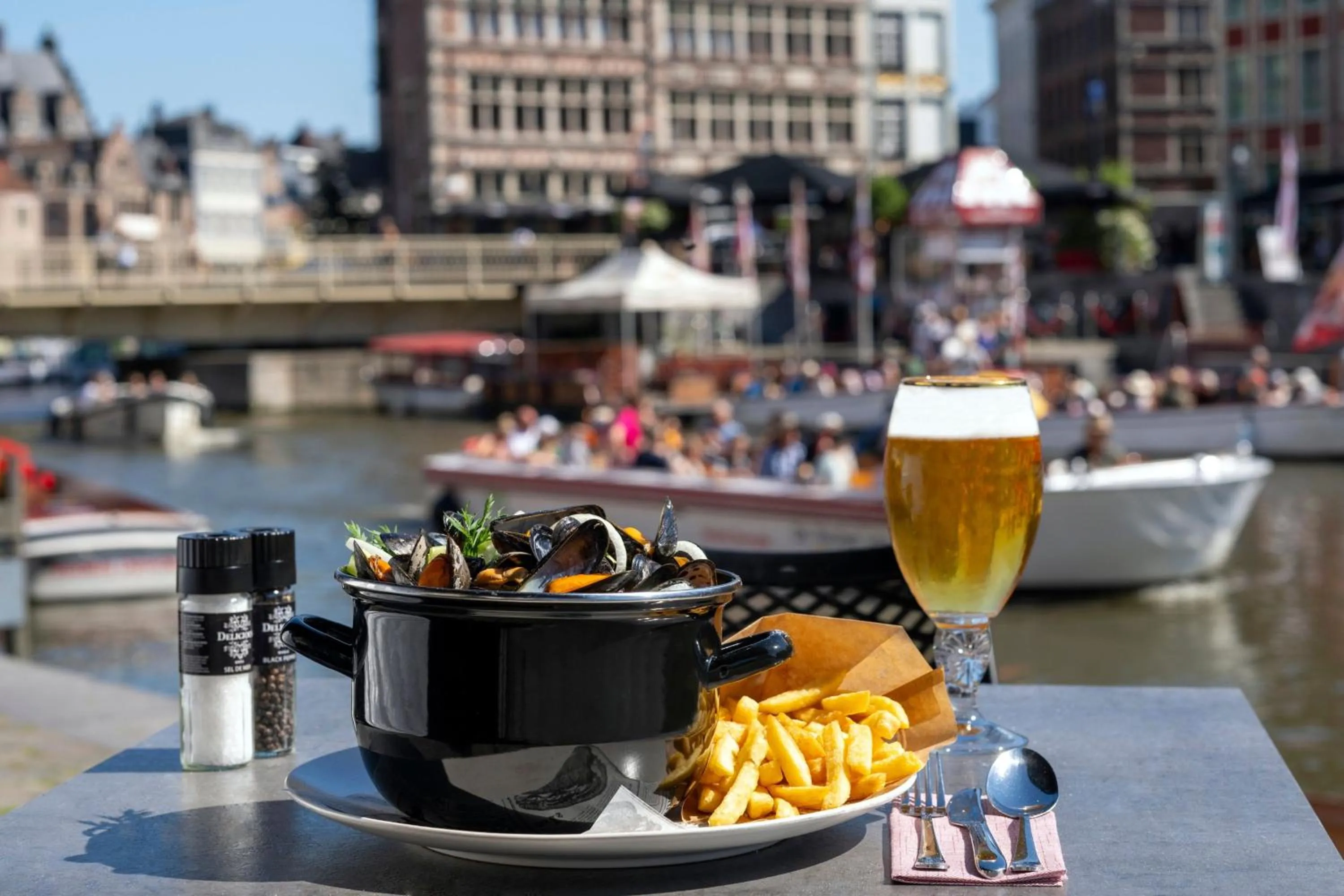 Restaurant/places to eat in Ghent Marriott Hotel