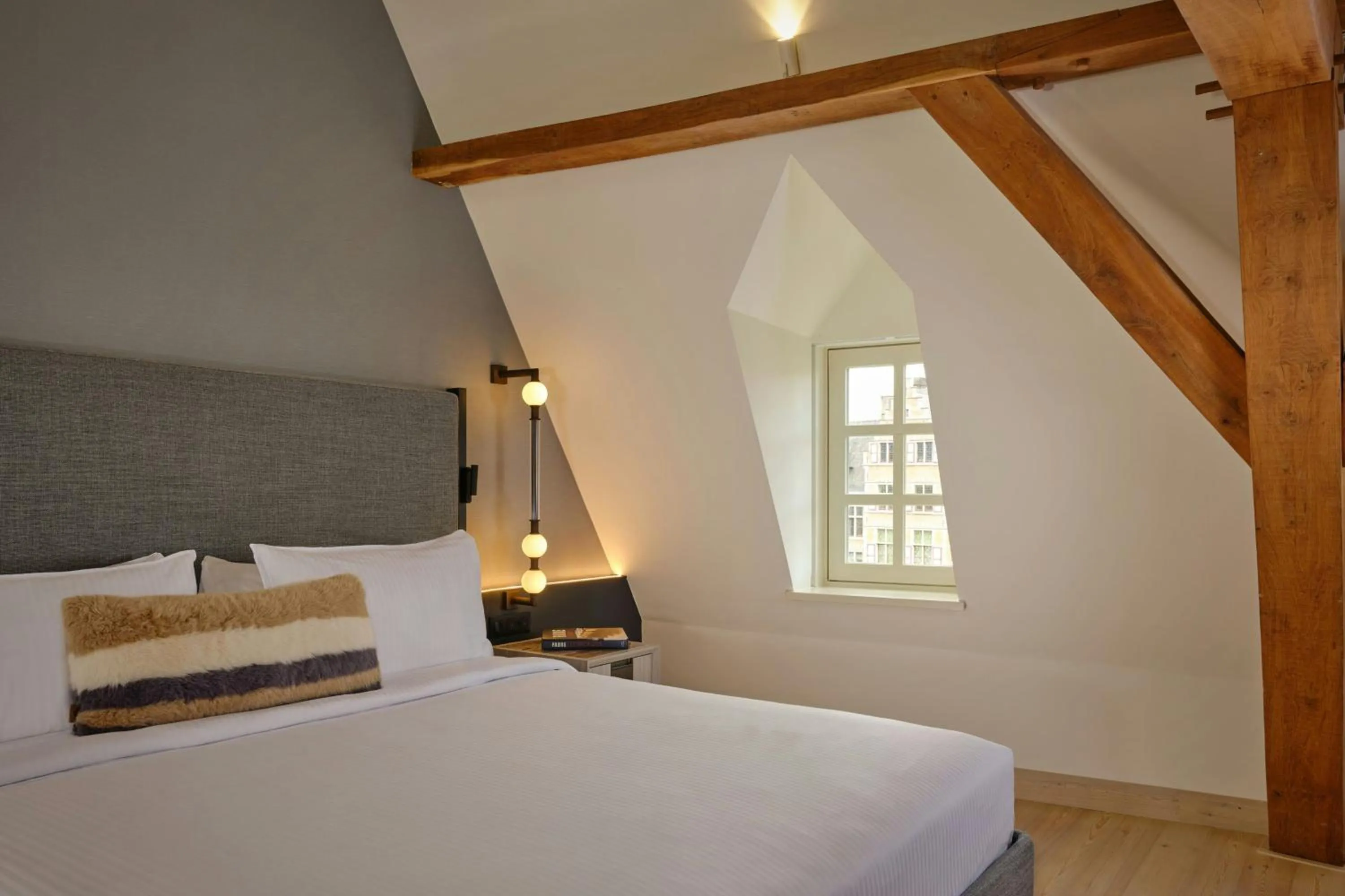 Bedroom, Bed in Ghent Marriott Hotel