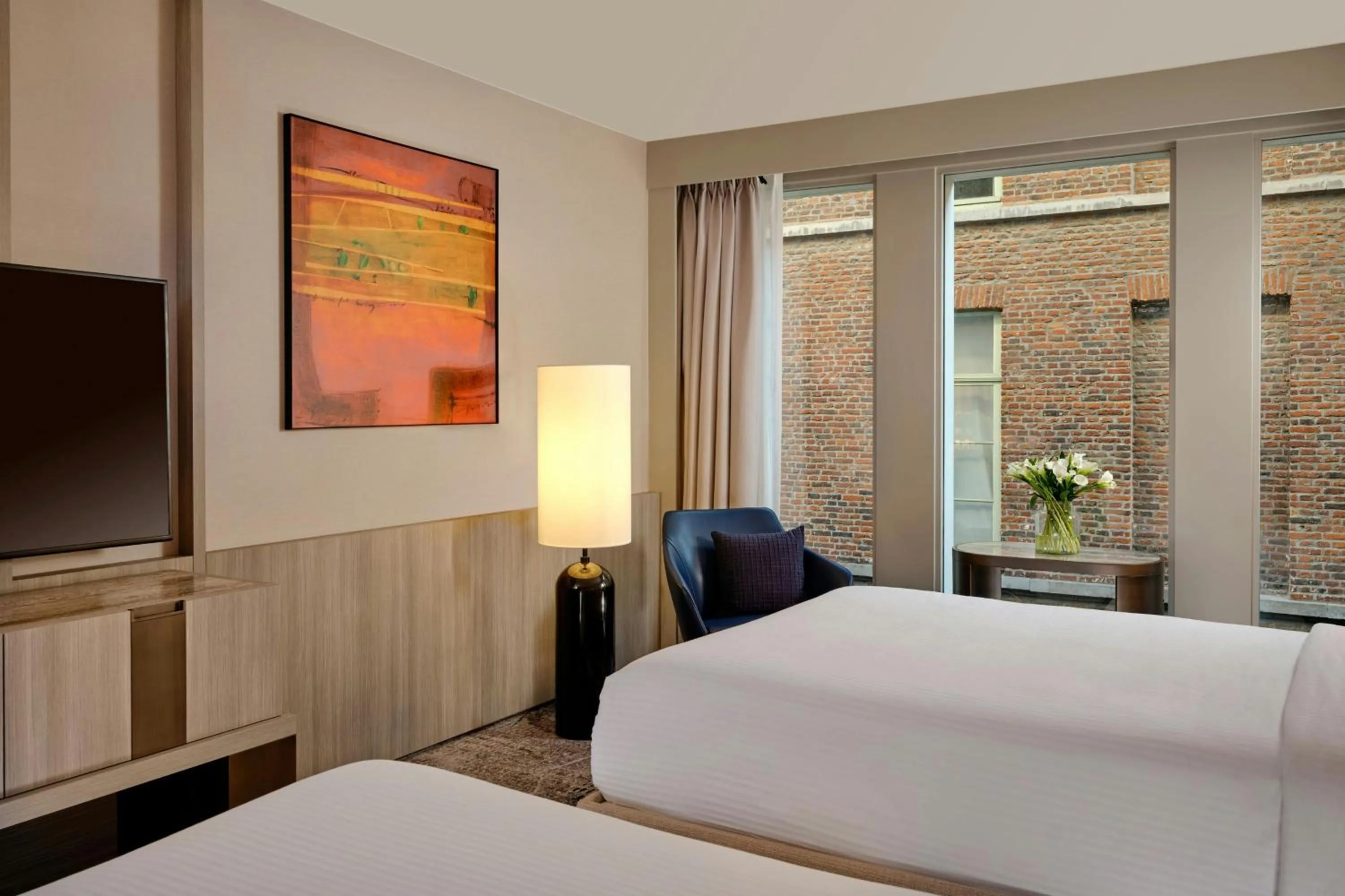 Photo of the whole room, Bed in Ghent Marriott Hotel