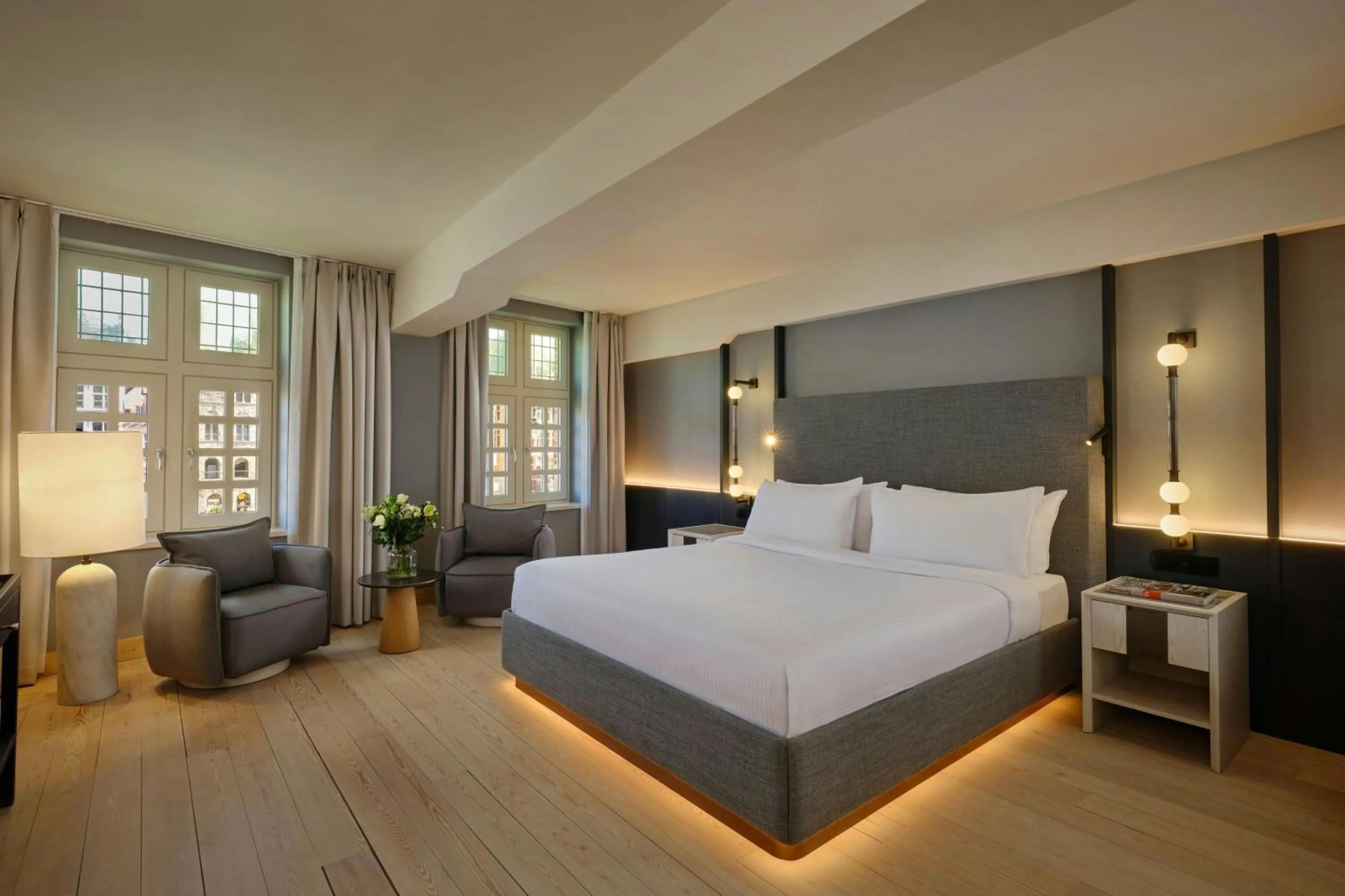 Photo of the whole room, Bed in Ghent Marriott Hotel