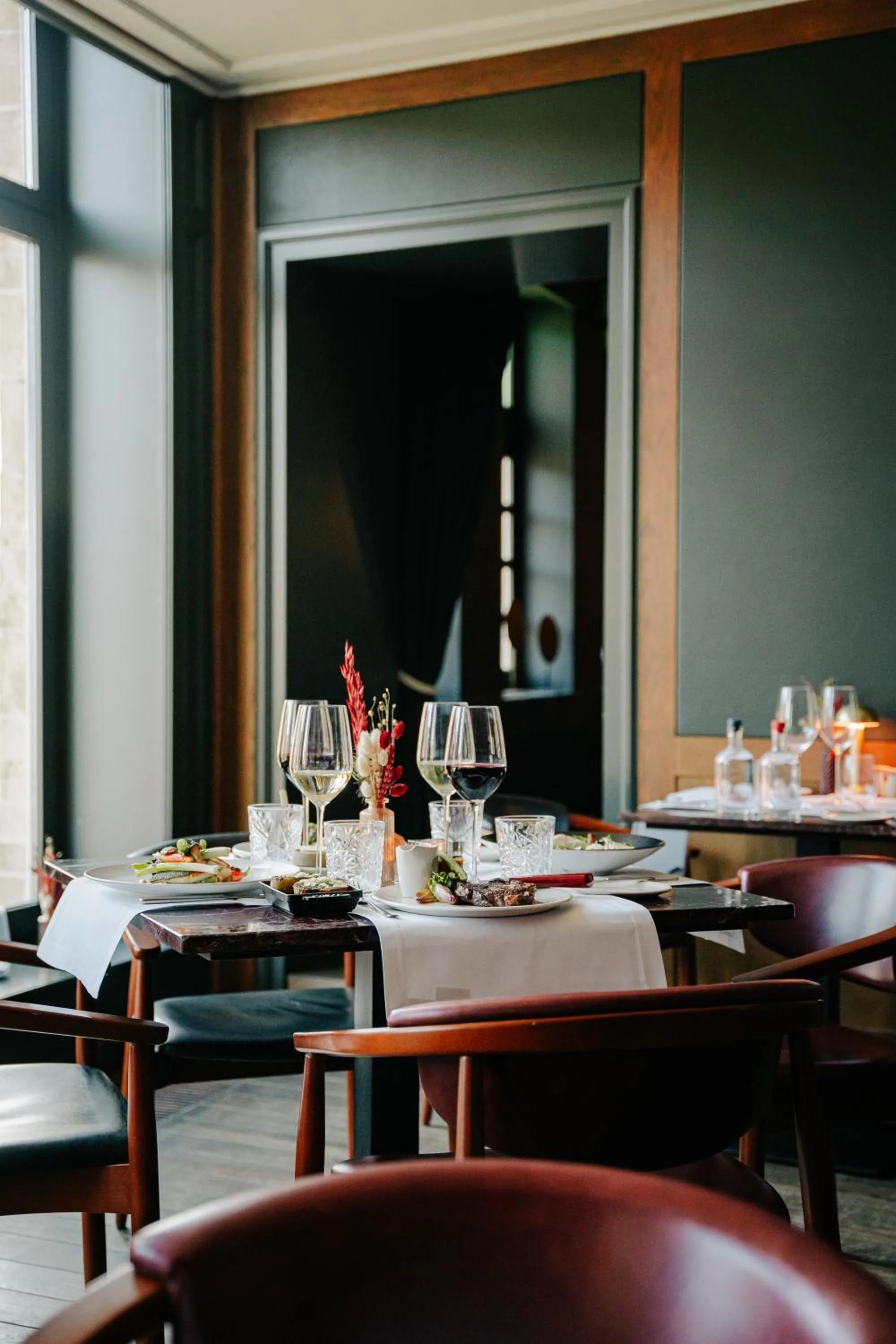 Restaurant/places to eat in Ghent Marriott Hotel