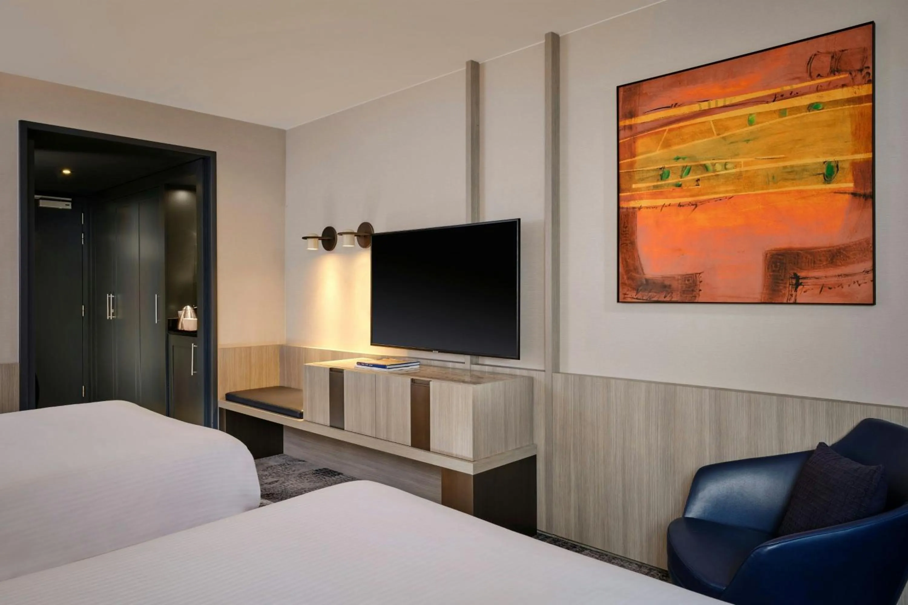 Photo of the whole room, Bed in Ghent Marriott Hotel