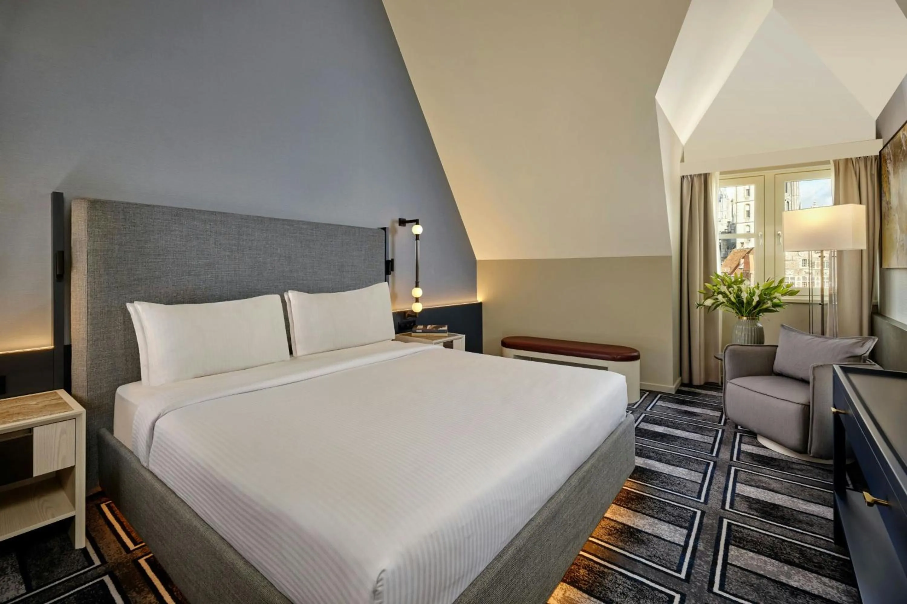 Photo of the whole room, Bed in Ghent Marriott Hotel
