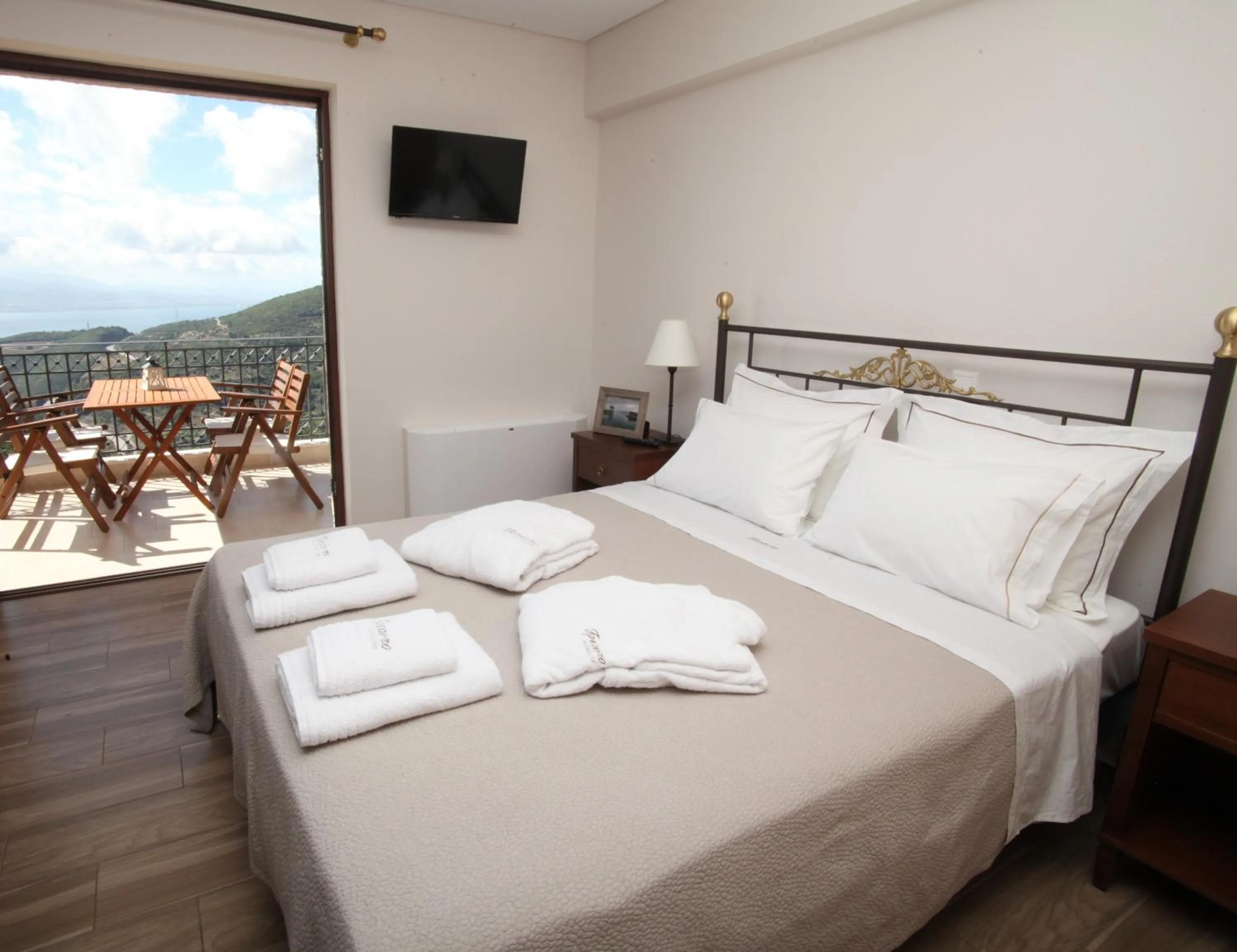 TV and multimedia, Bed in Treanto Nafpaktos Boutique Hotel