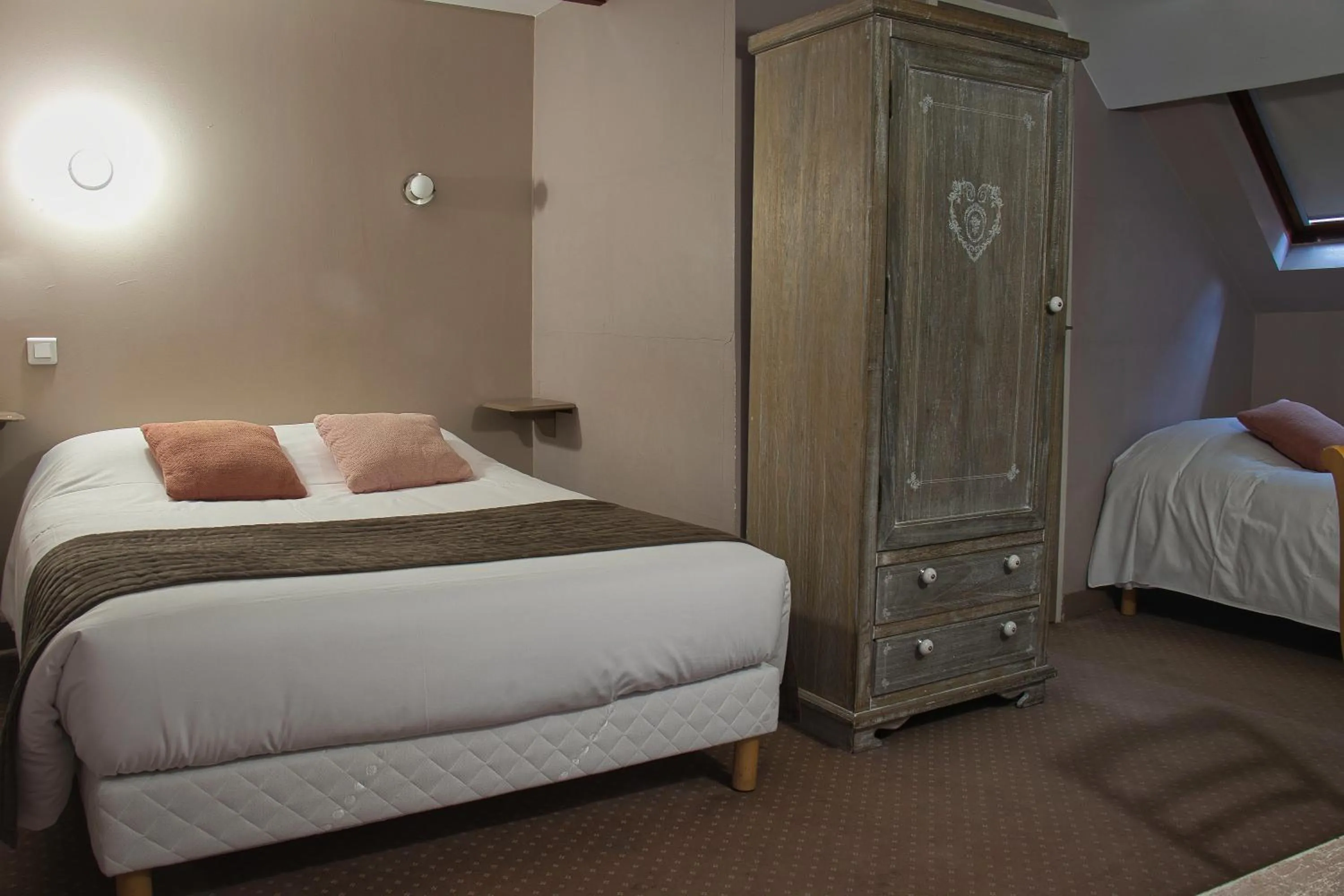 Bedroom, Bed in Cit'Hotel Hôtel Beauséjour