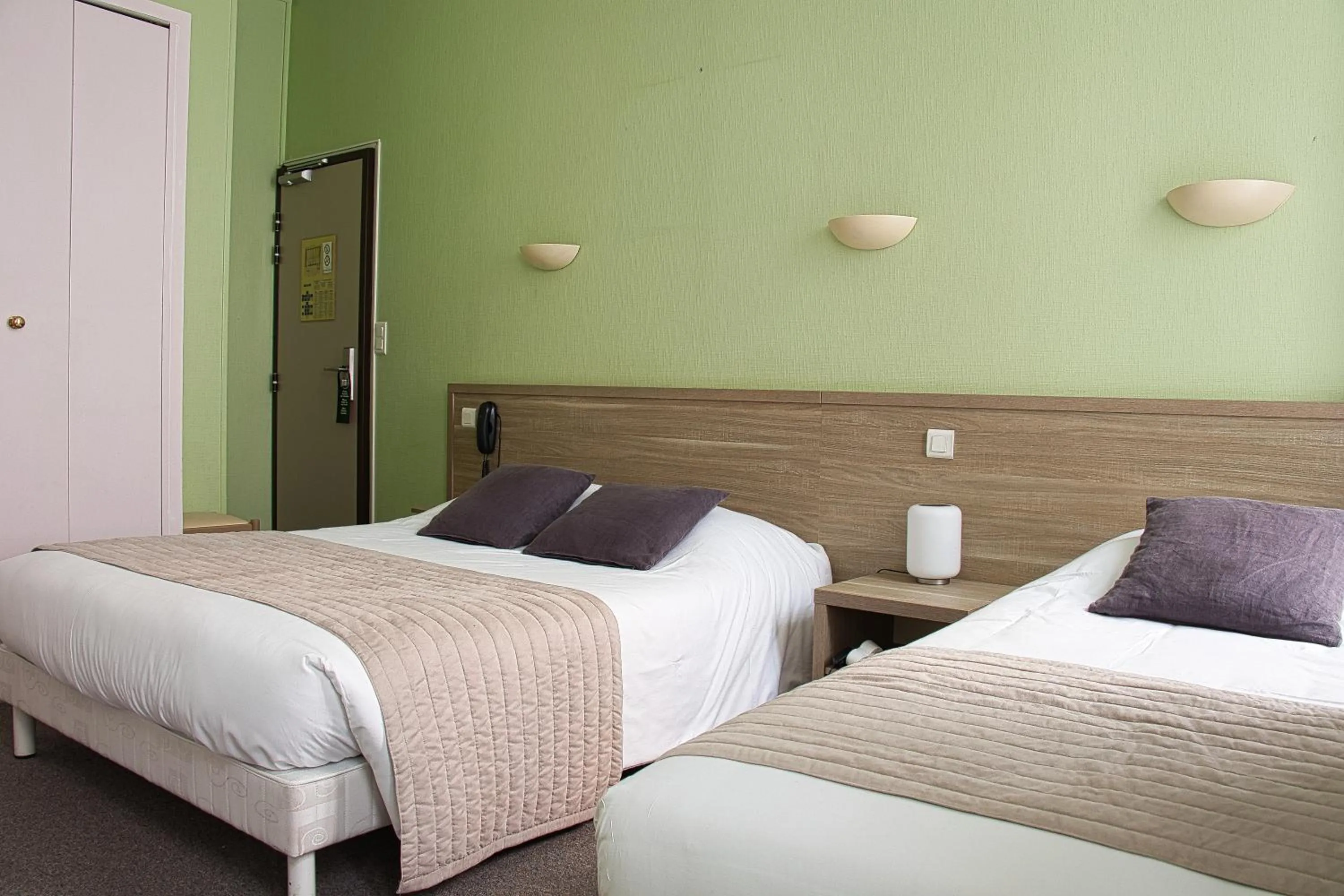 Bedroom, Bed in Cit'Hotel Hôtel Beauséjour