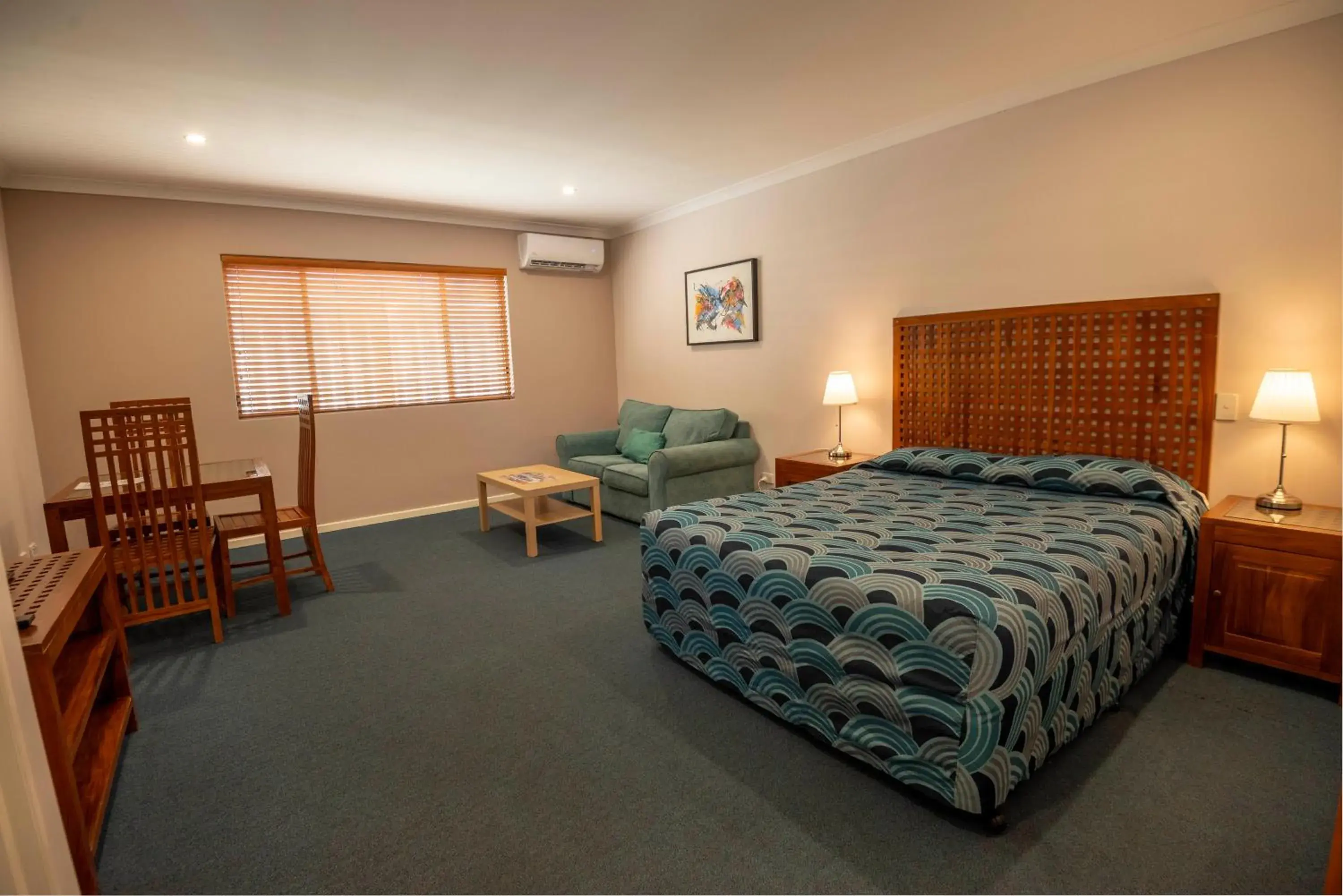 Bed in Bunbury Motel and Apartments Bed in Bunbury Motel and Apartments