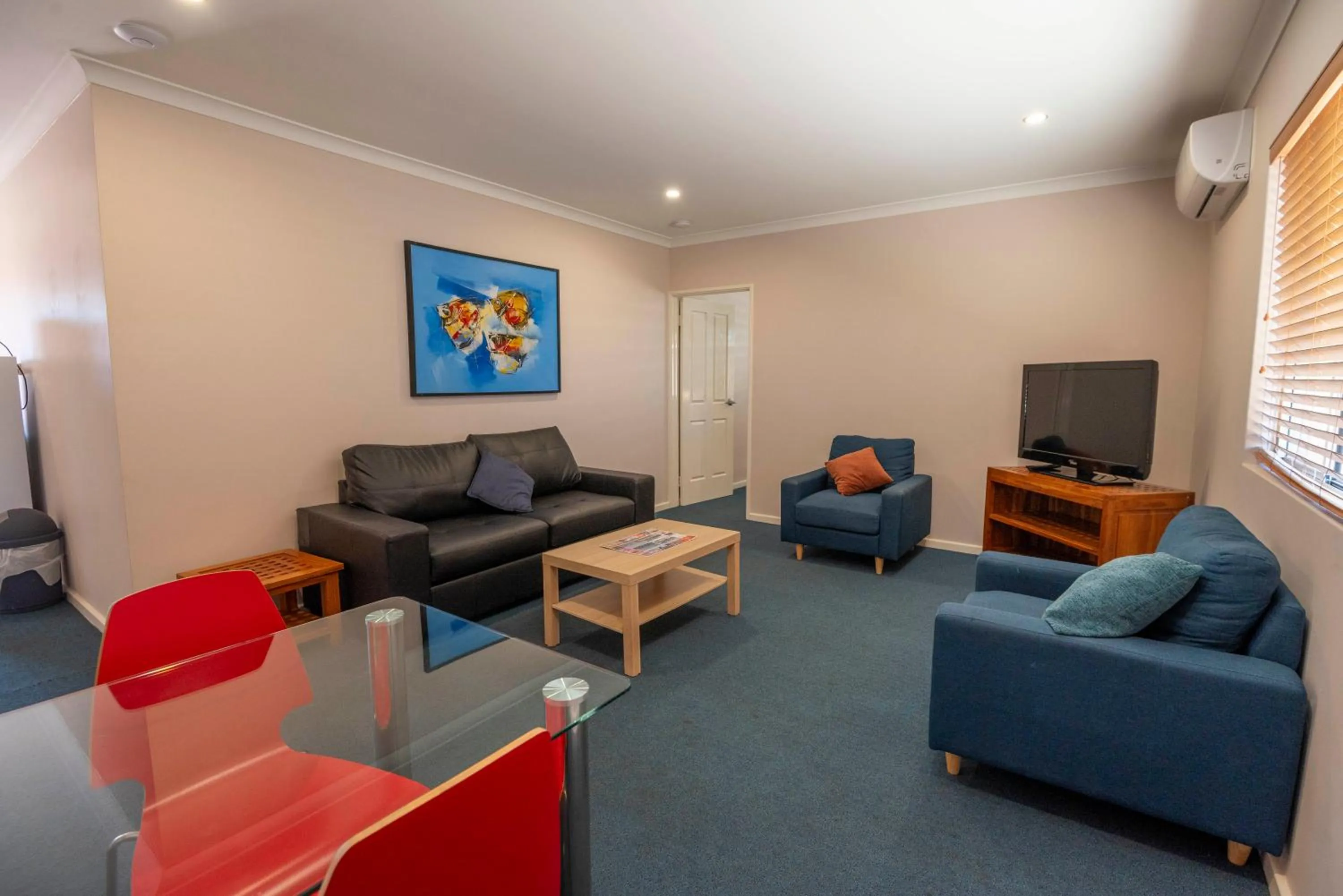 TV and multimedia in Bunbury Motel and Apartments