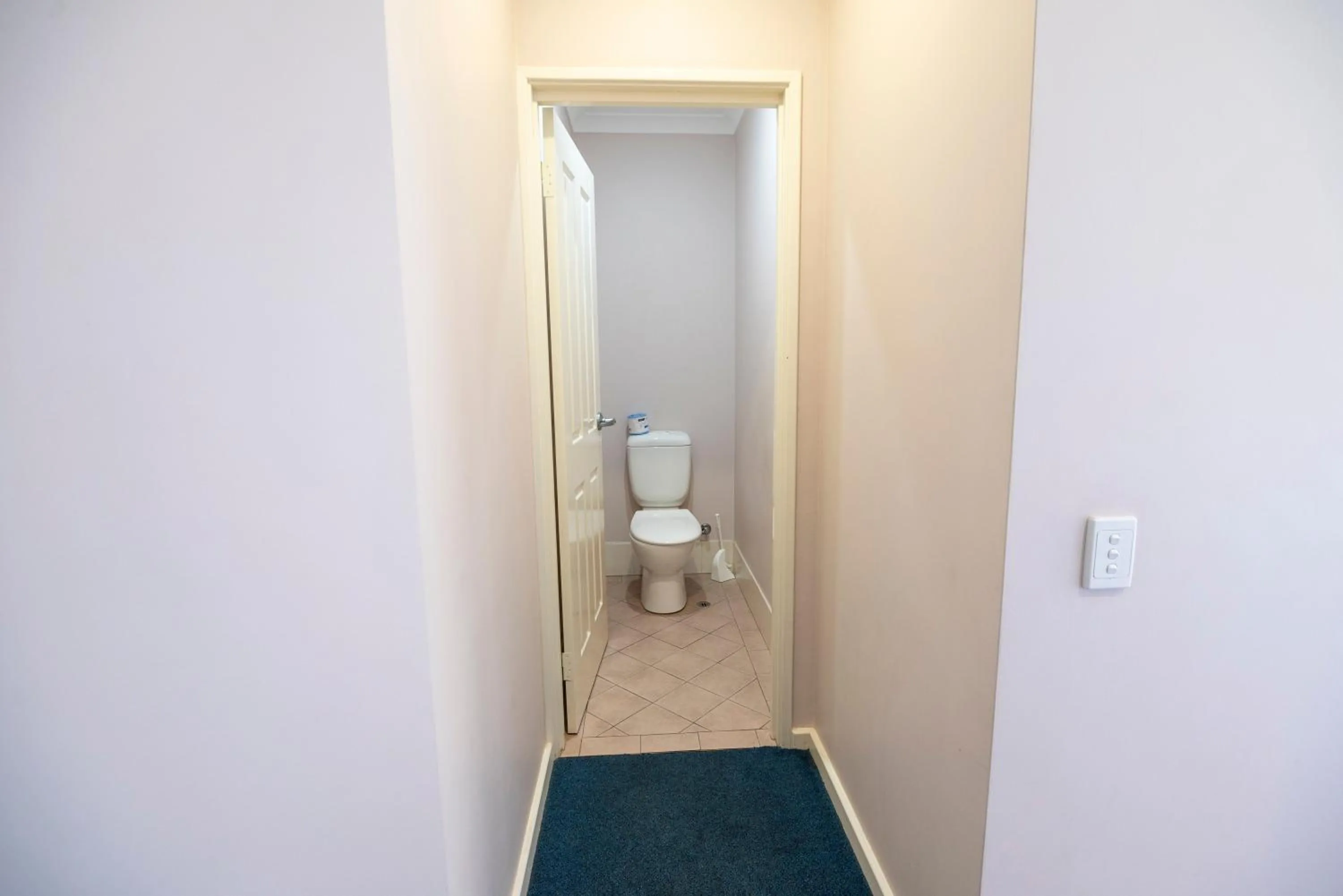 Toilet in Bunbury Motel and Apartments