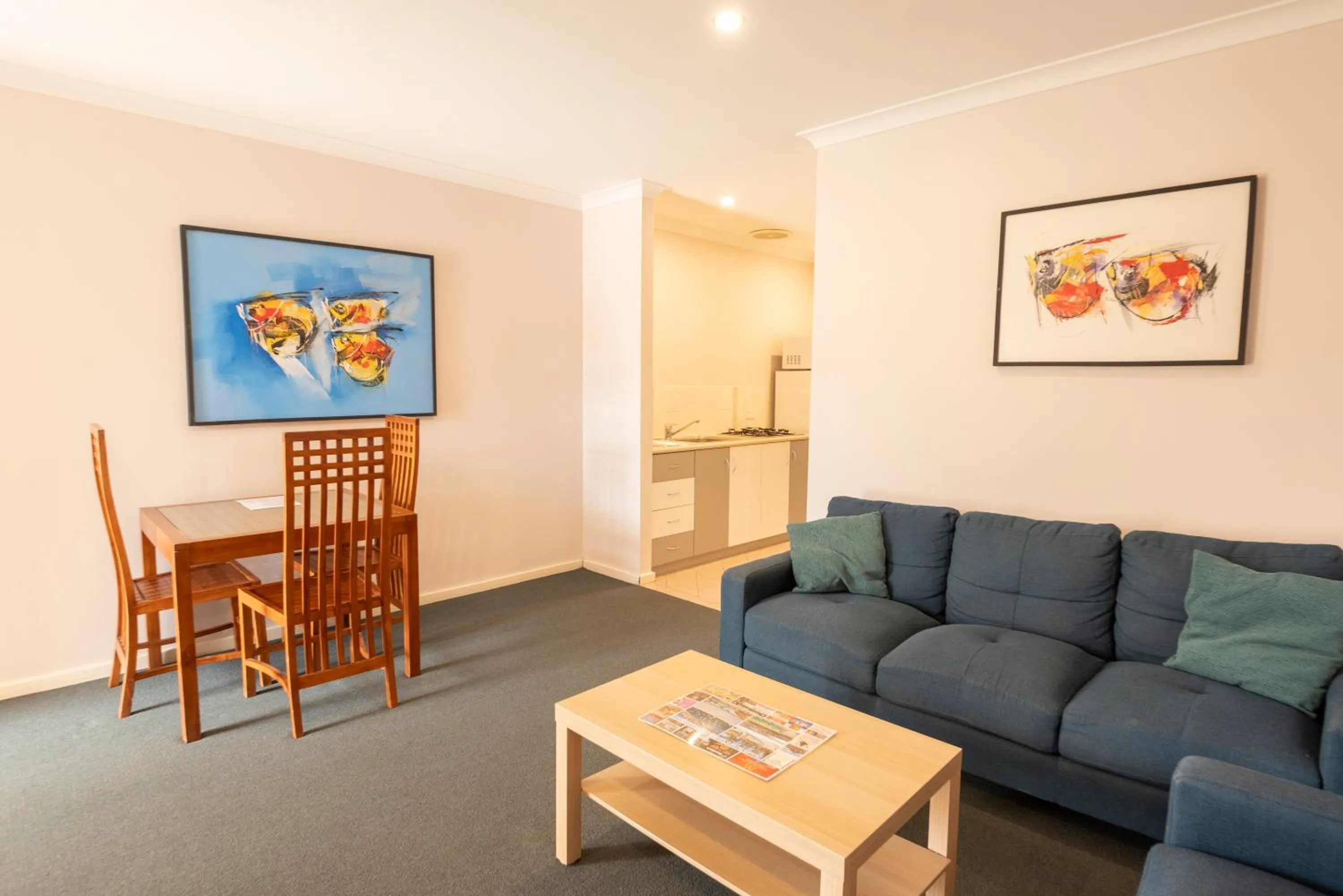 Living room in Bunbury Motel and Apartments