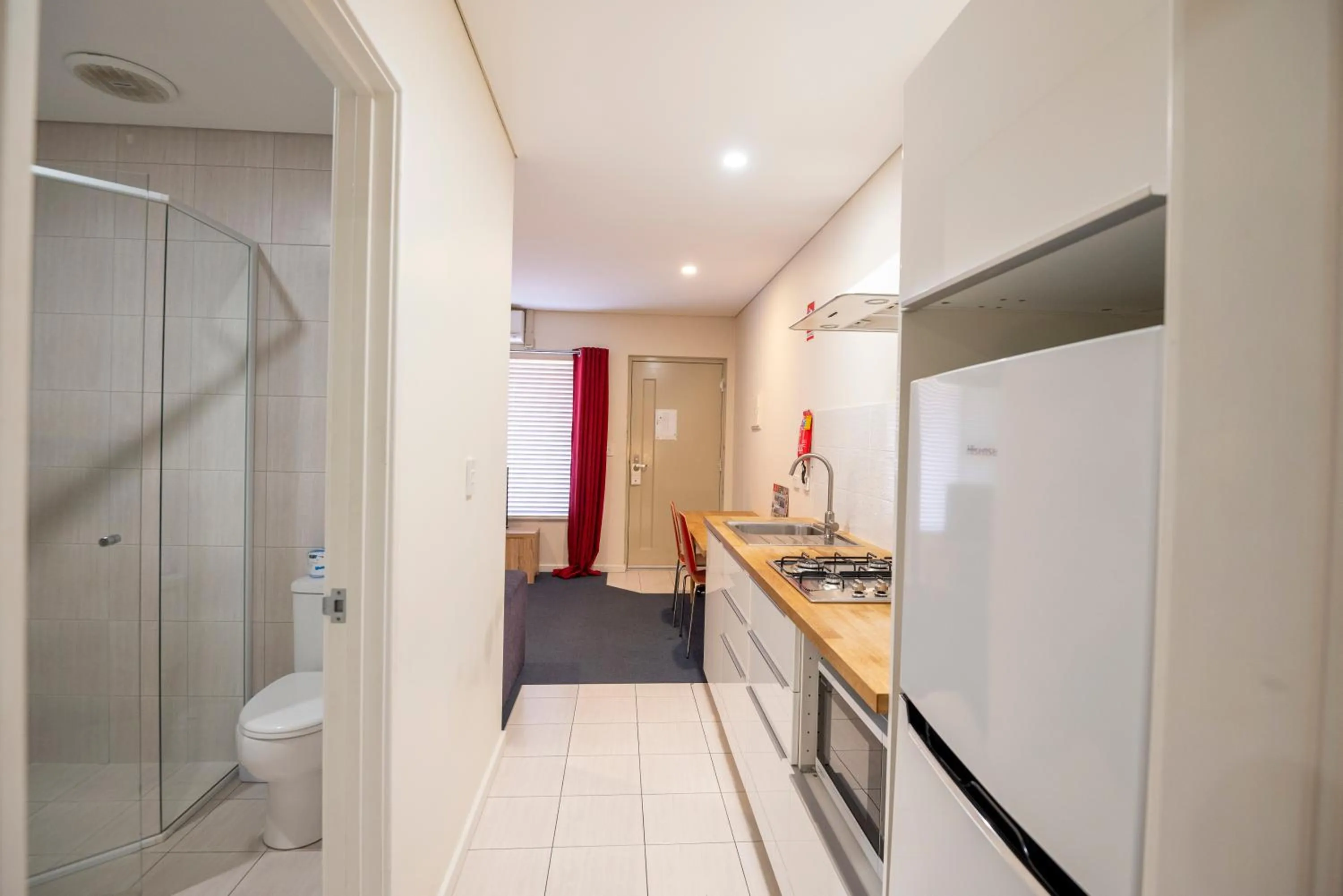 Shower in Bunbury Motel and Apartments