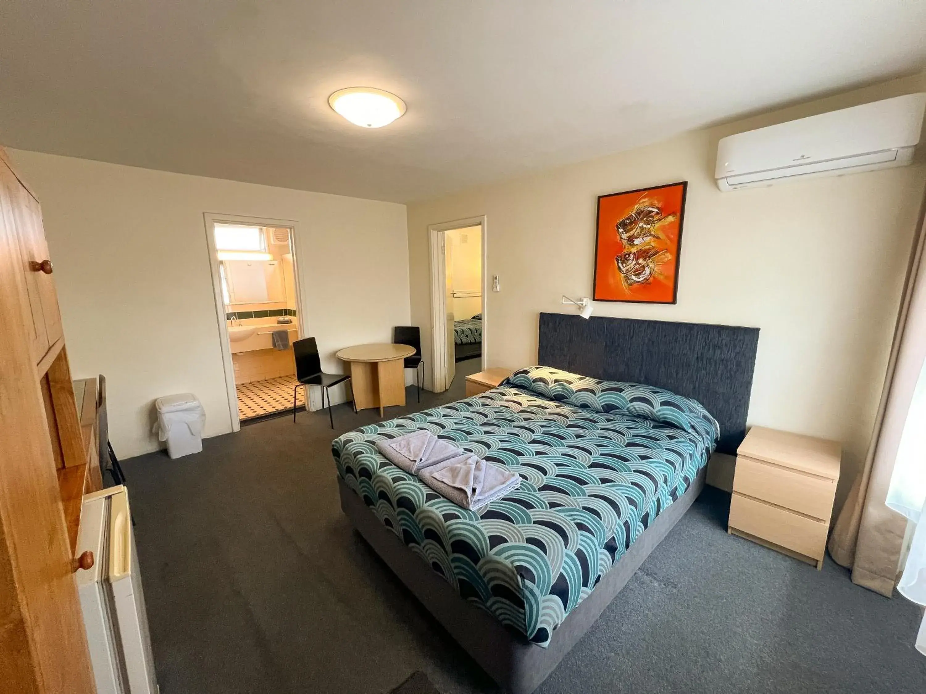 Motel Family Room - Queen and Two Singles in Bunbury Motel and Apartments Motel Family Room - Queen and Two Singles in Bunbury Motel and Apartments