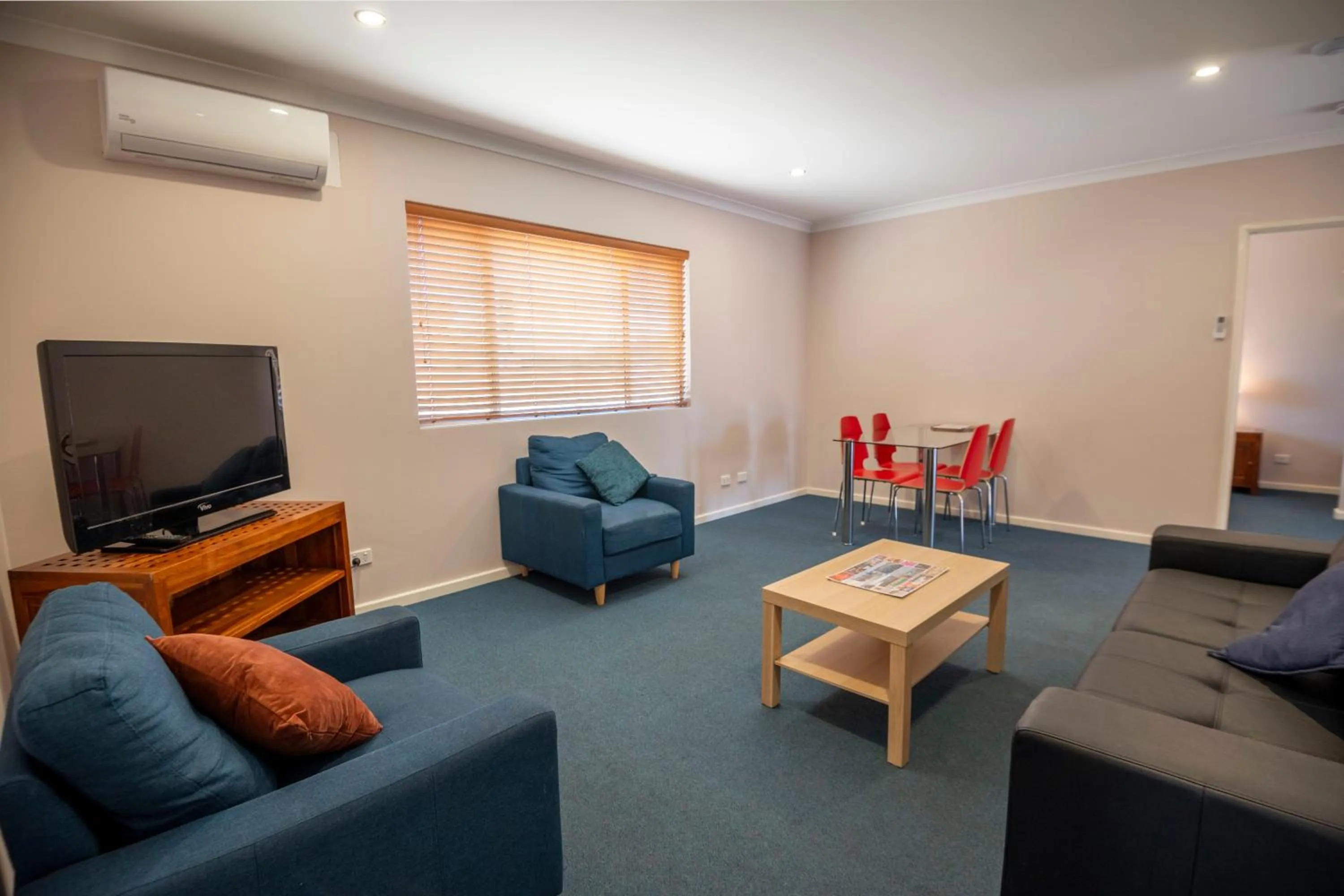 Living room in Bunbury Motel and Apartments