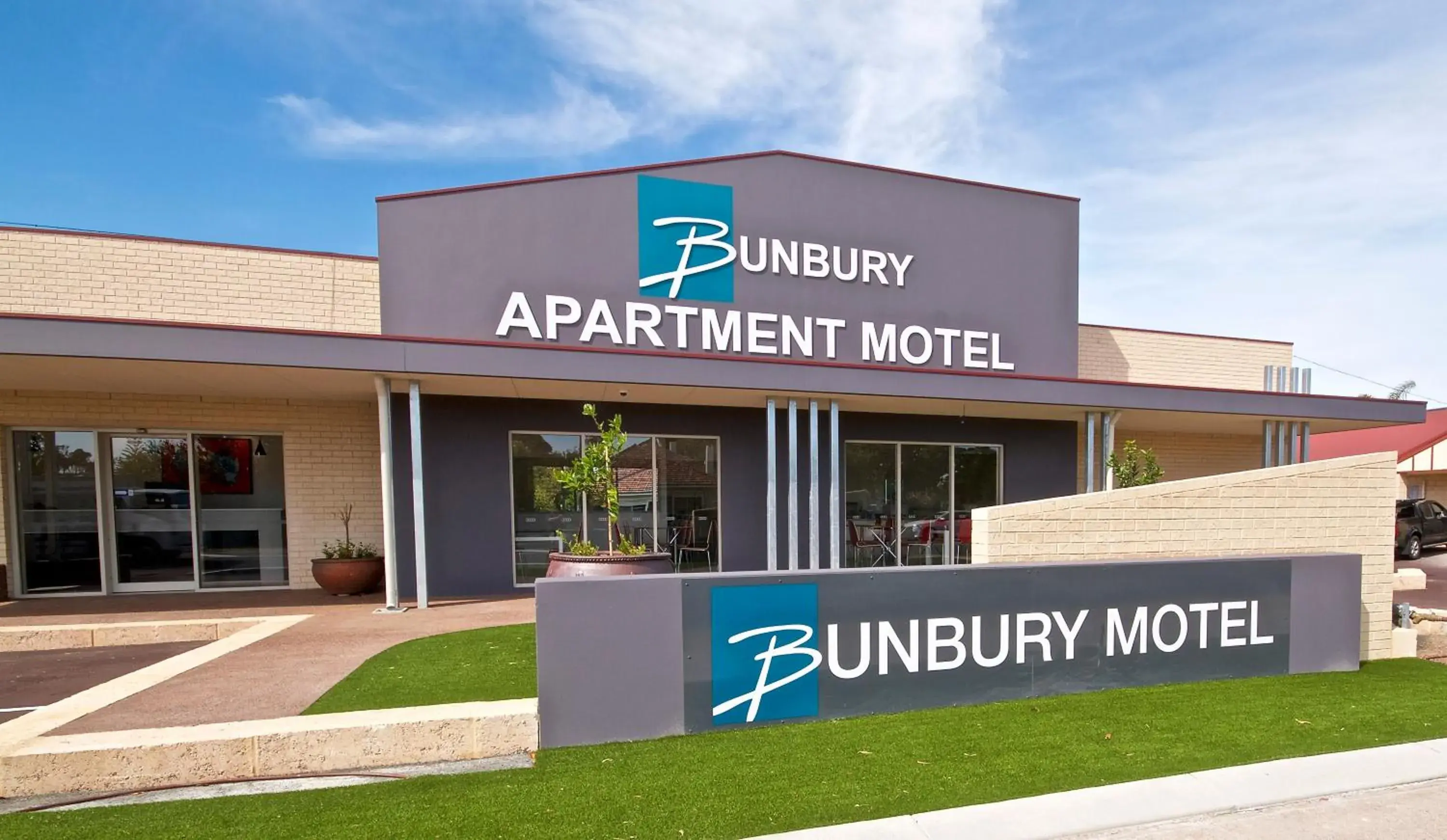 Facade/entrance in Bunbury Motel and Apartments Facade/entrance in Bunbury Motel and Apartments