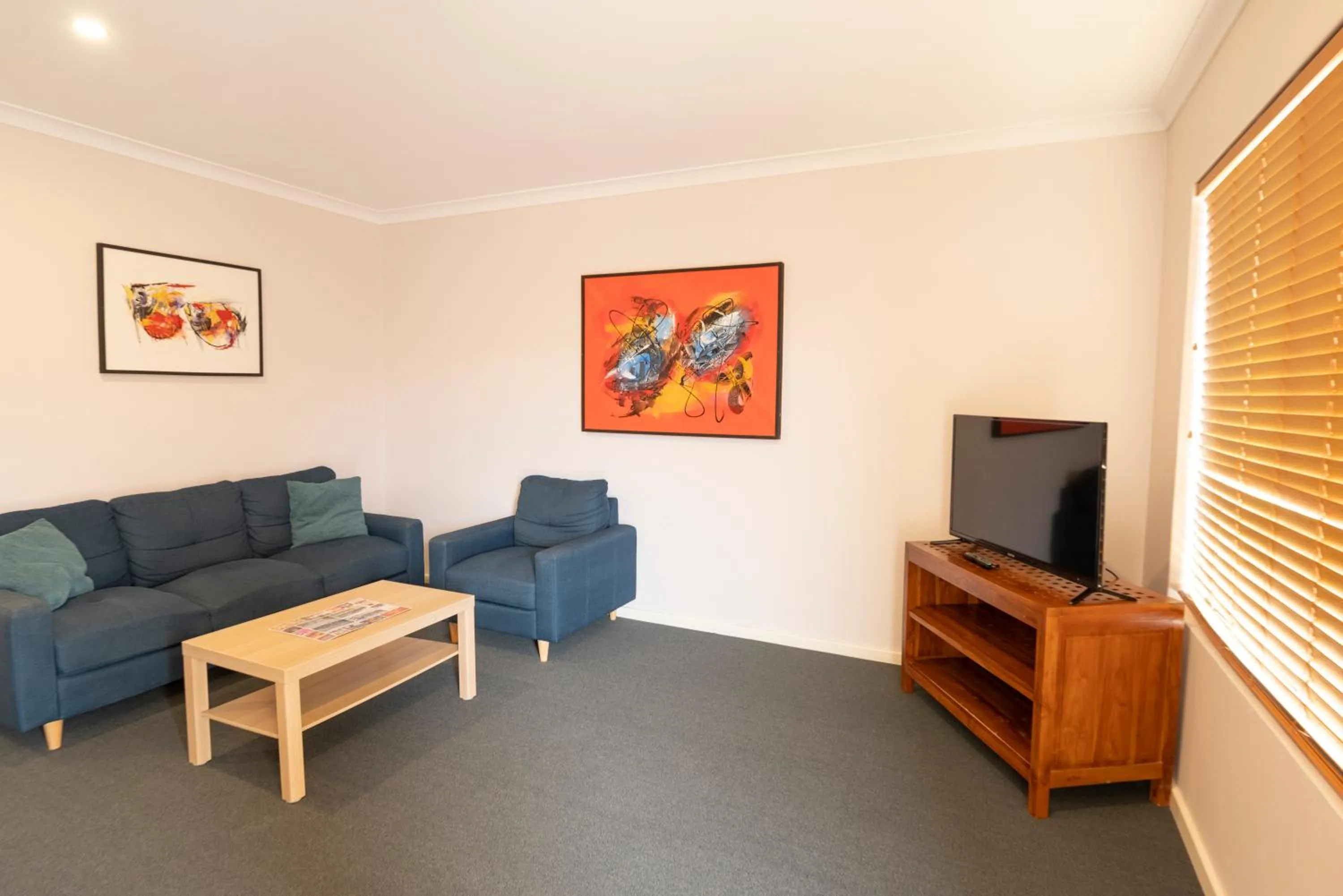 TV and multimedia in Bunbury Motel and Apartments