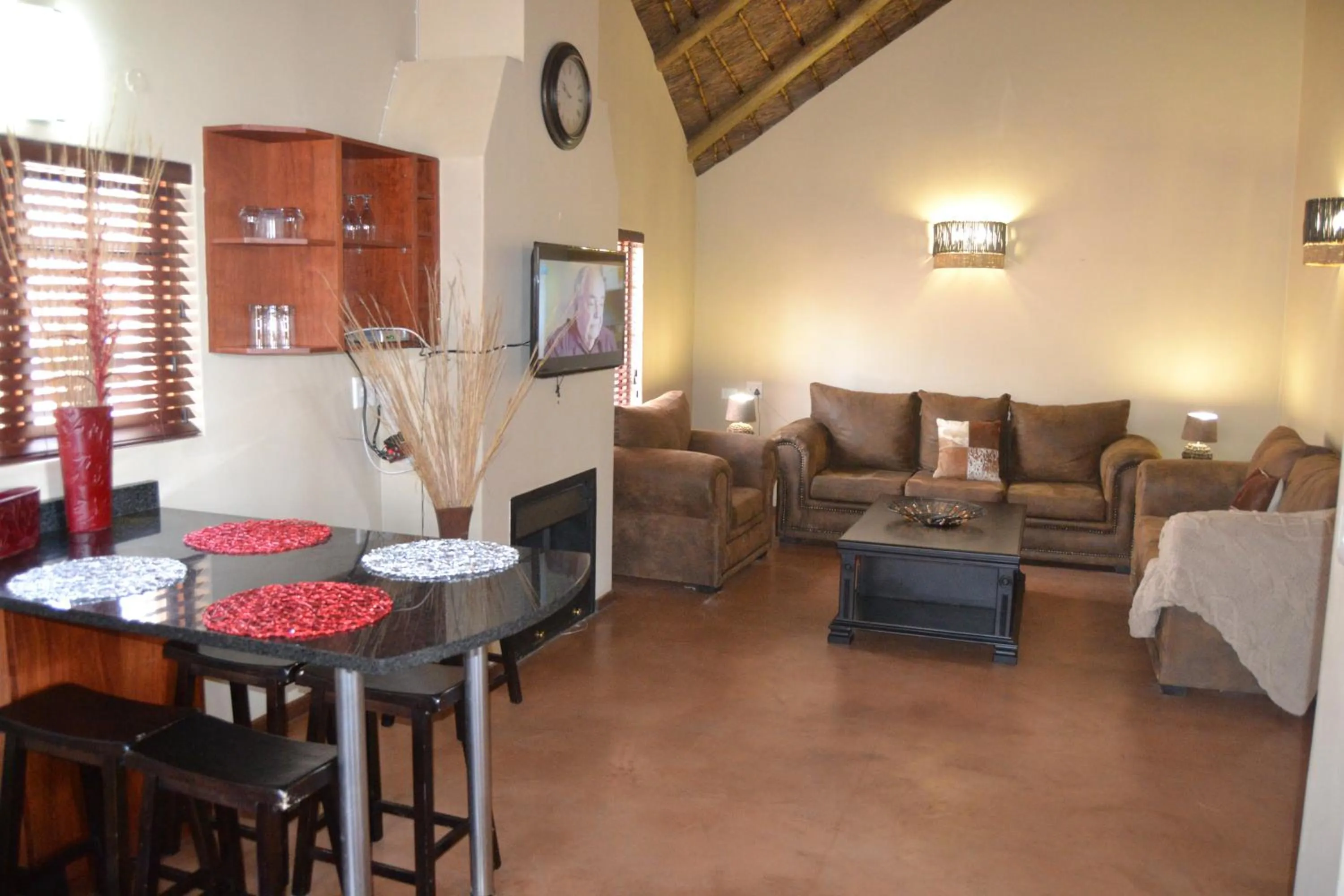 Living room in Thabaledi Game Lodge