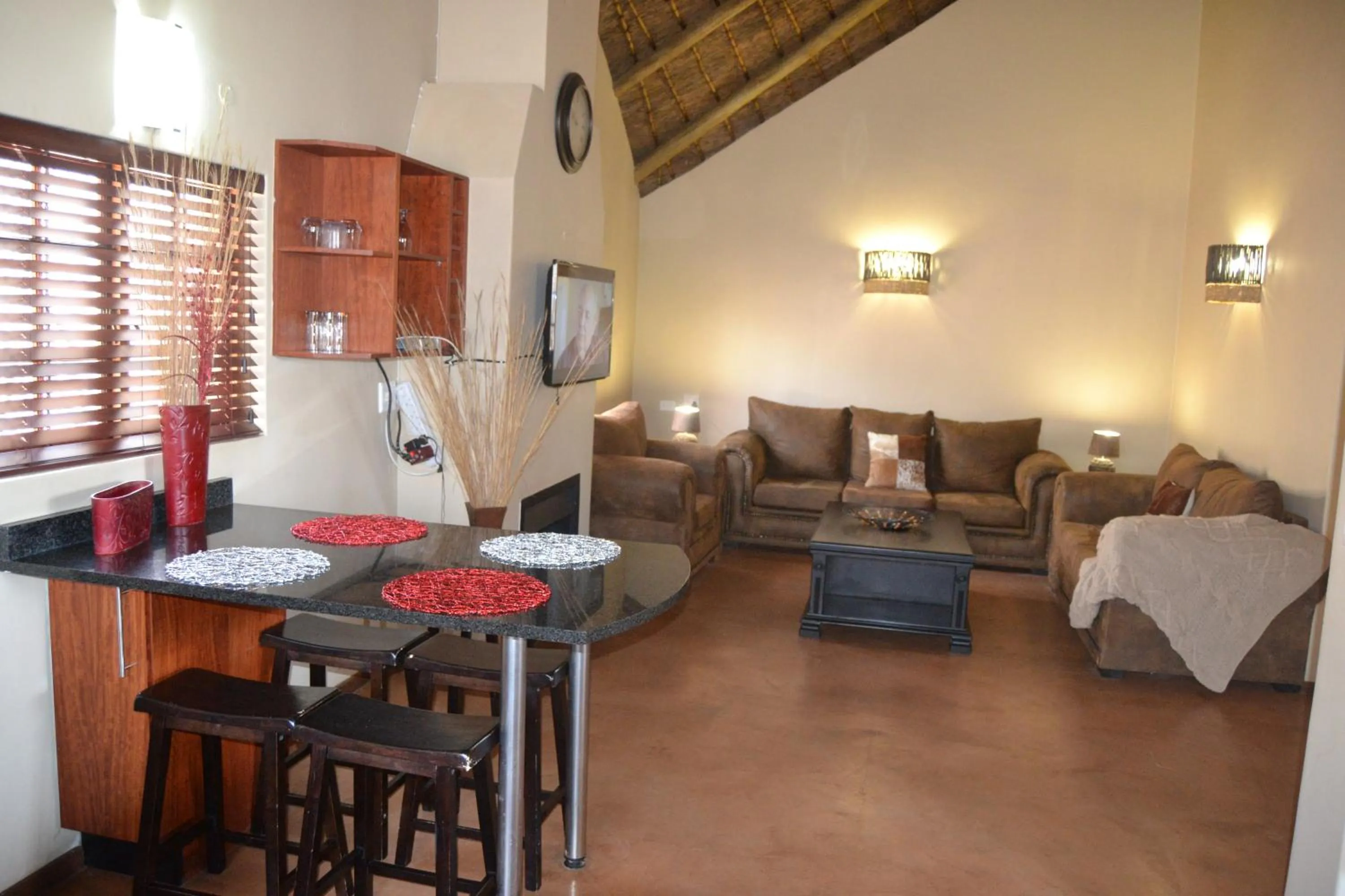 Photo of the whole room in Thabaledi Game Lodge