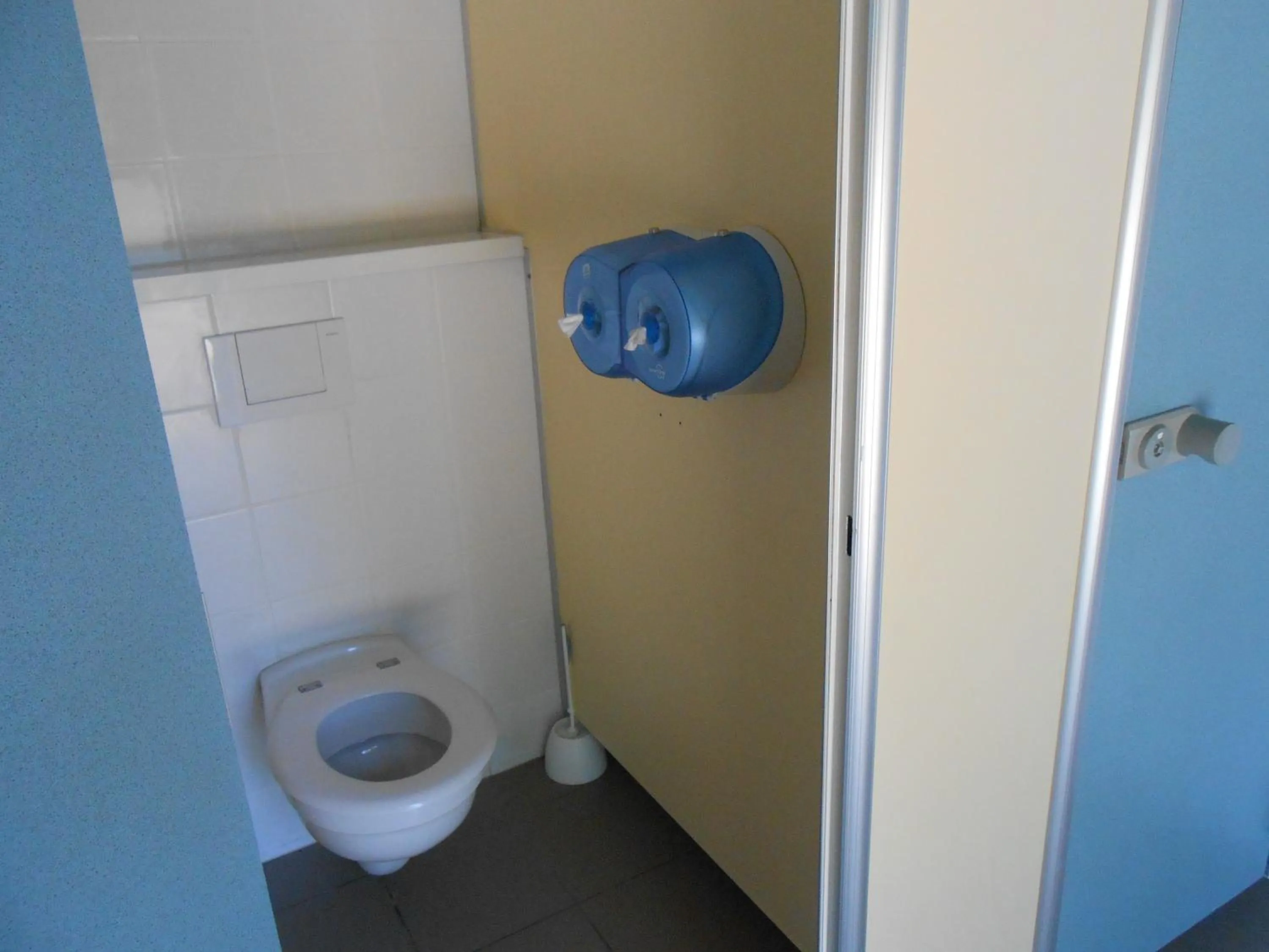 Toilet in Camping de Tournus - Drole de cabane