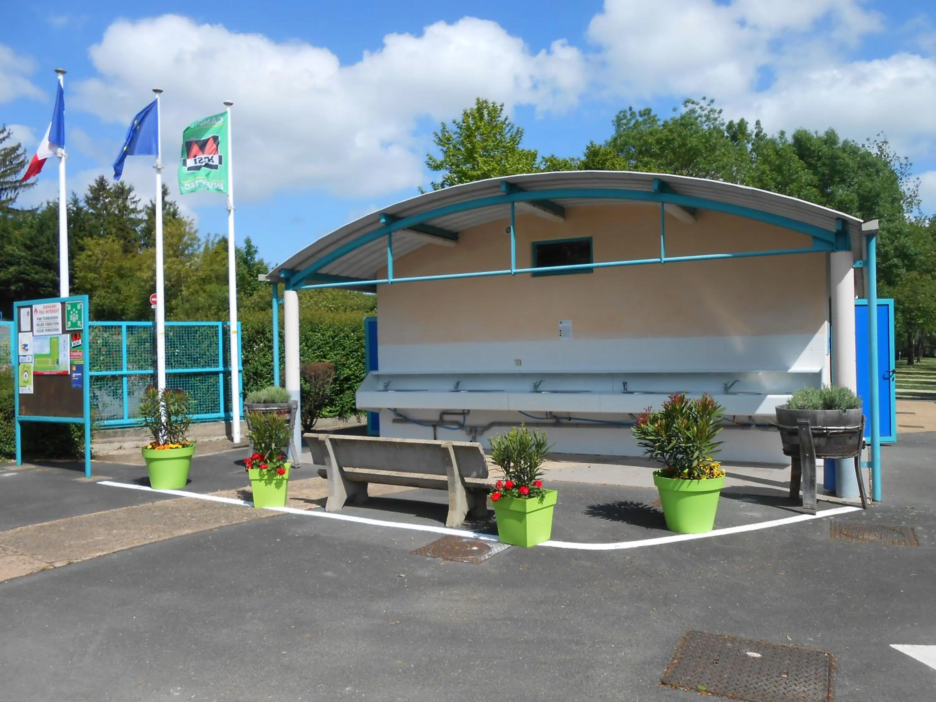 Shower in Camping de Tournus - Drole de cabane