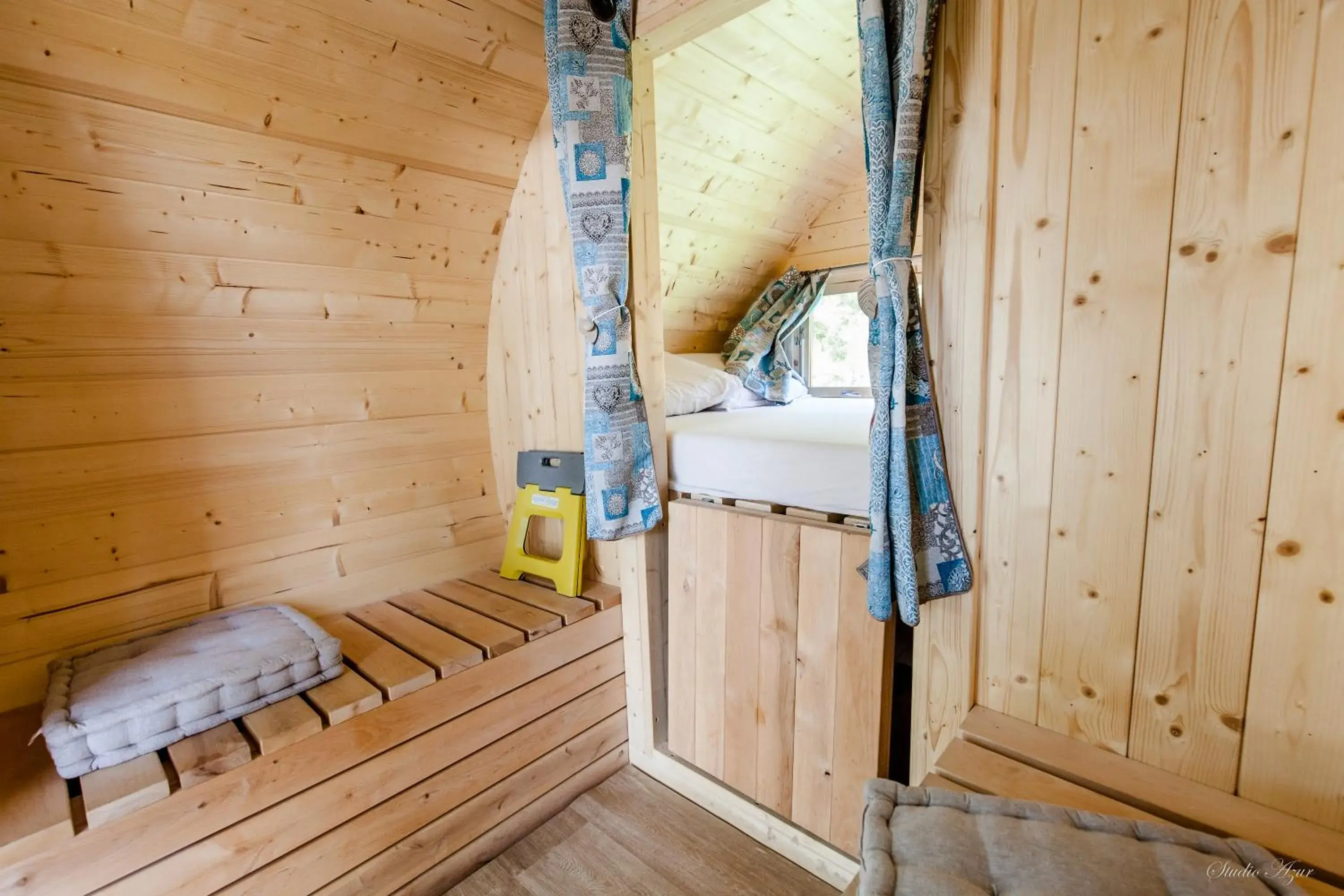 Small Double Room in Camping de Tournus - Drole de cabane Small Double Room in Camping de Tournus - Drole de cabane