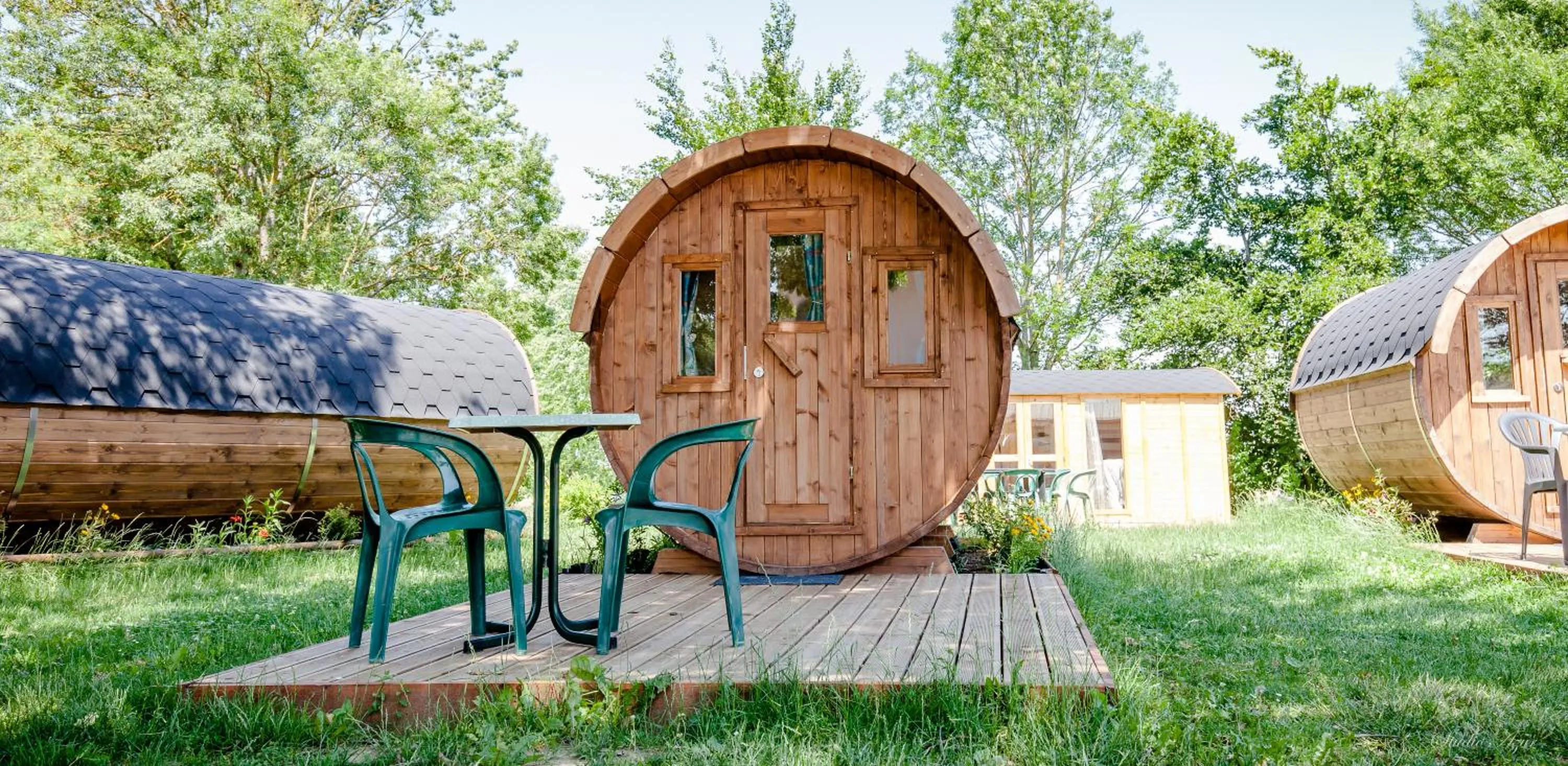 Day in Camping de Tournus - Drole de cabane