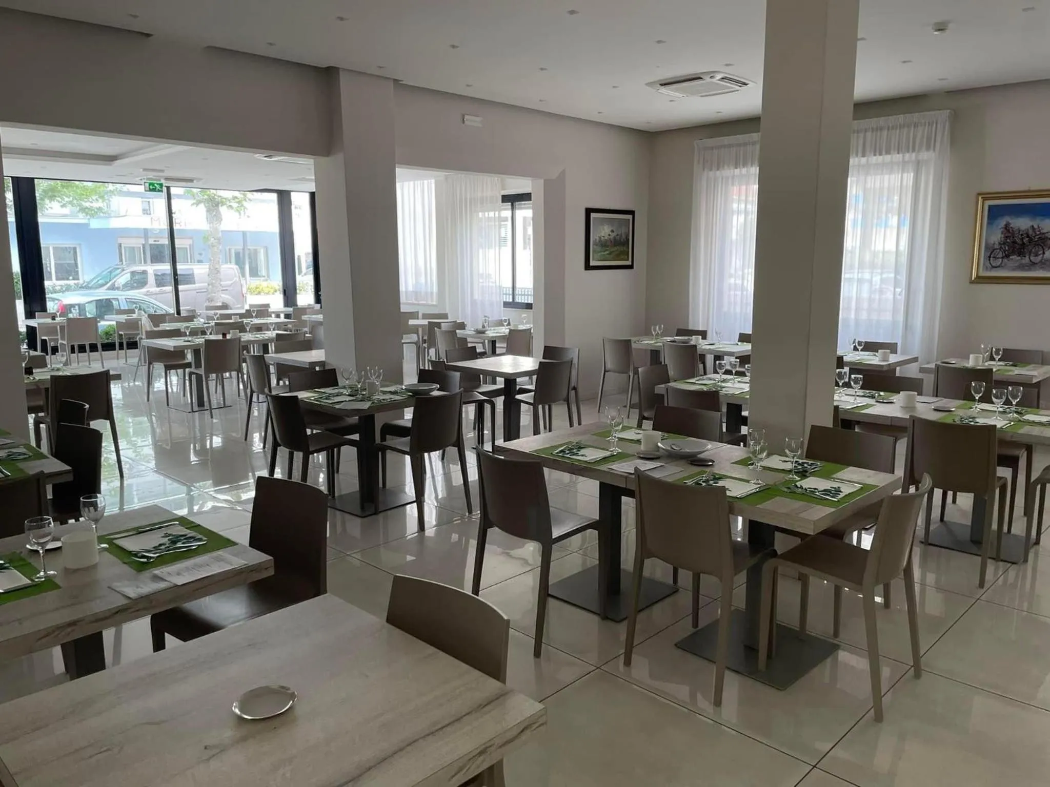 Restaurant/places to eat in Hotel Astra