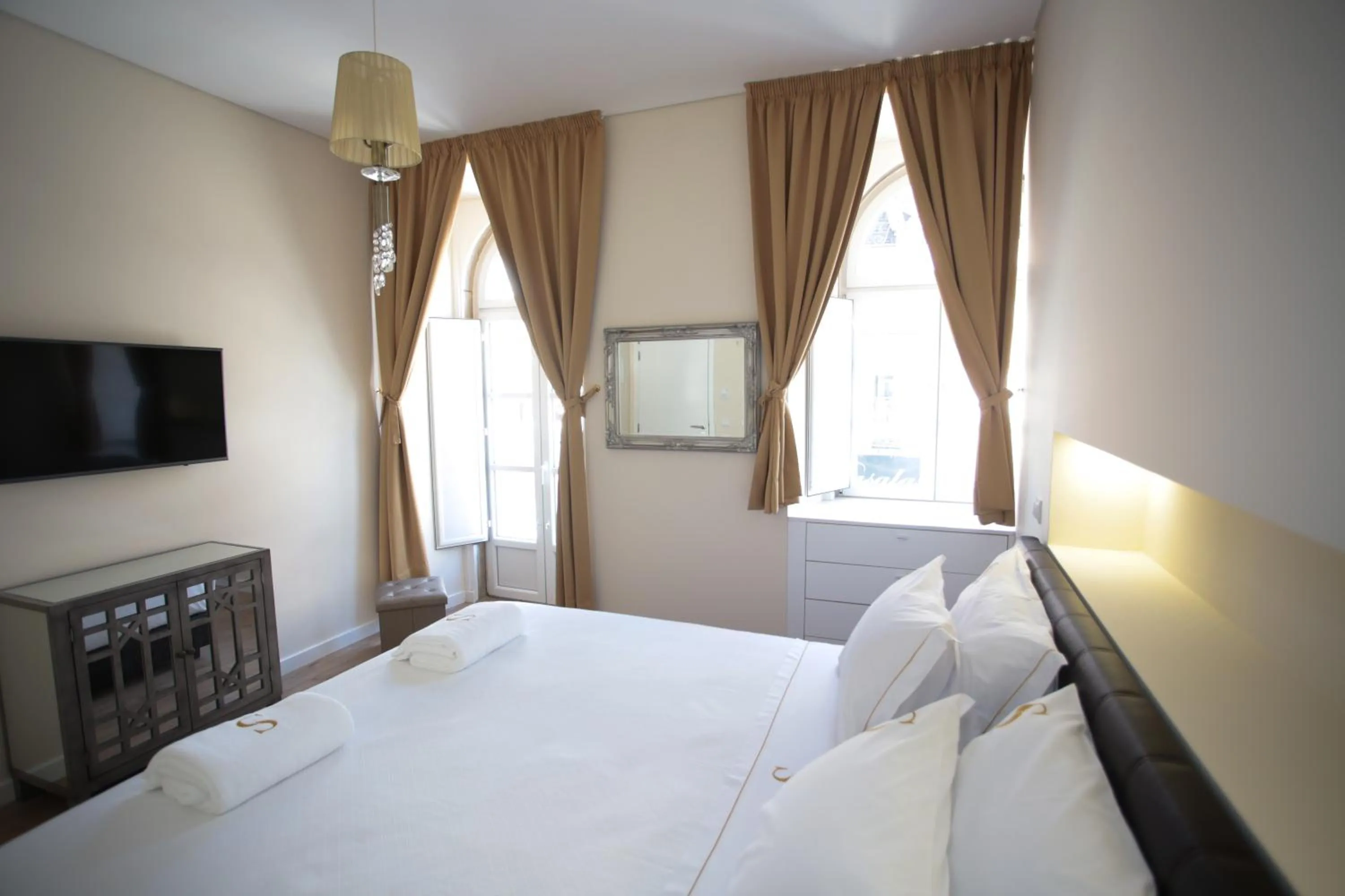 Bed in Suites Guest House