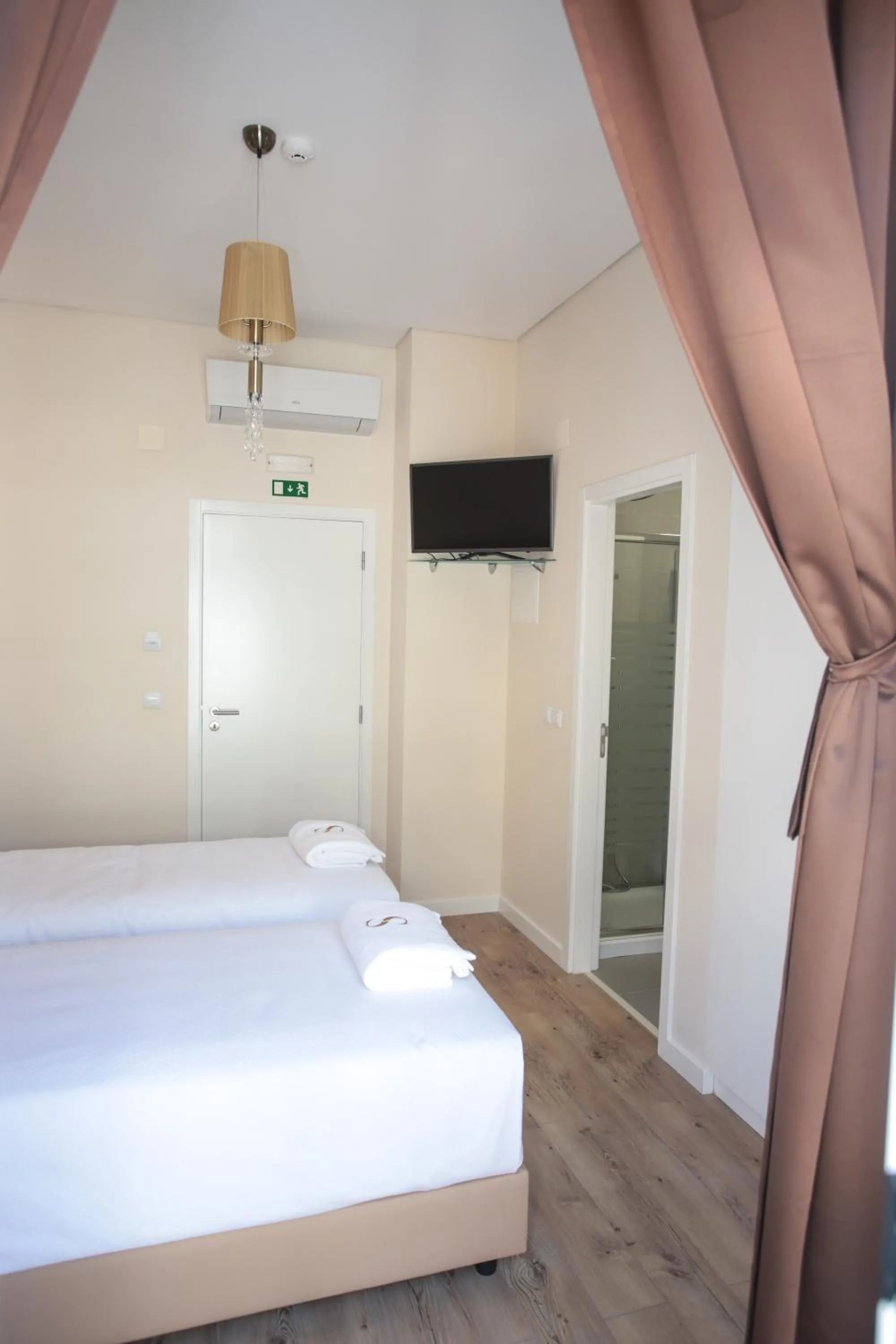 Bedroom, Bed in Suites Guest House