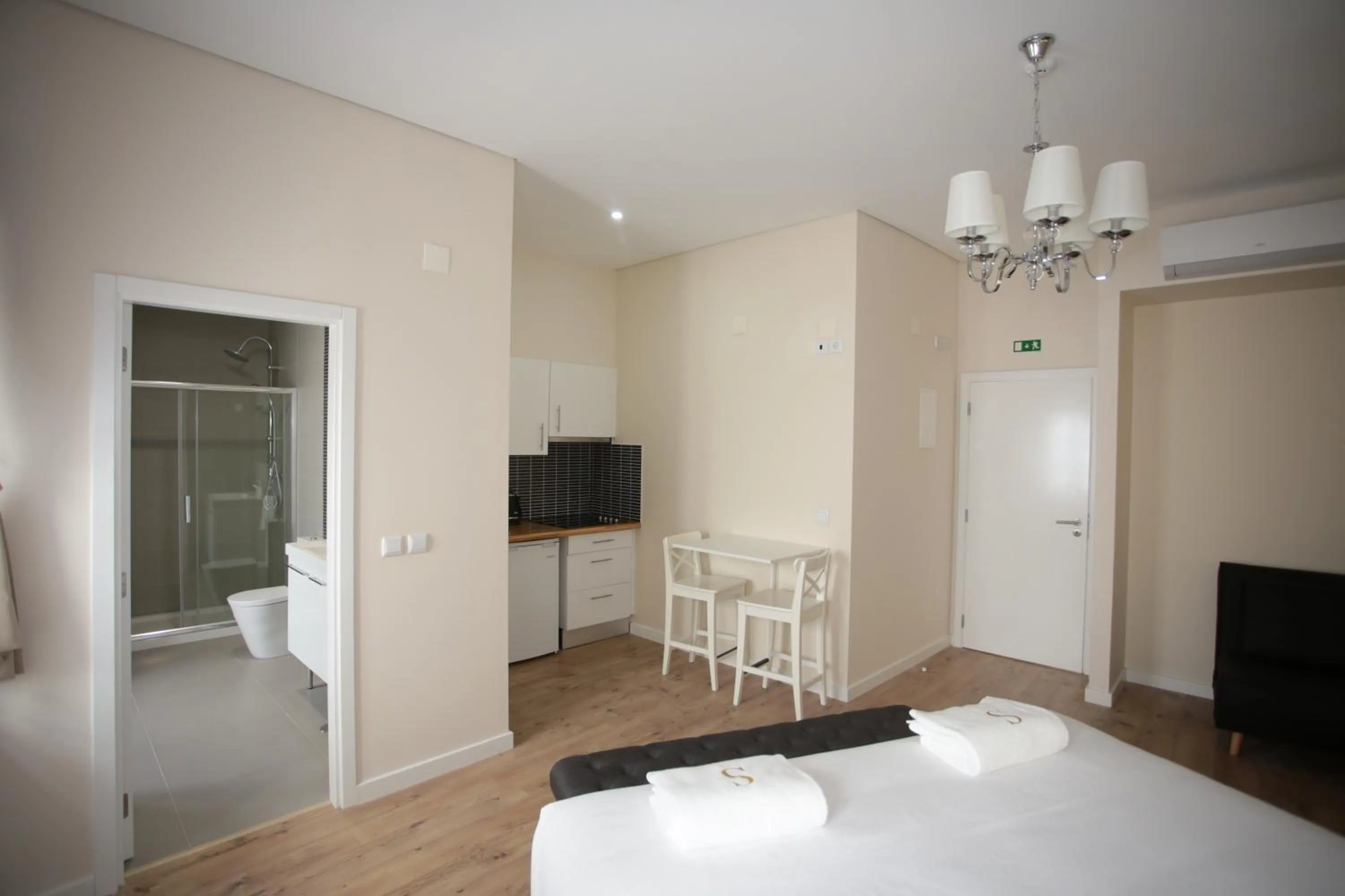 Bedroom, Bed in Suites Guest House