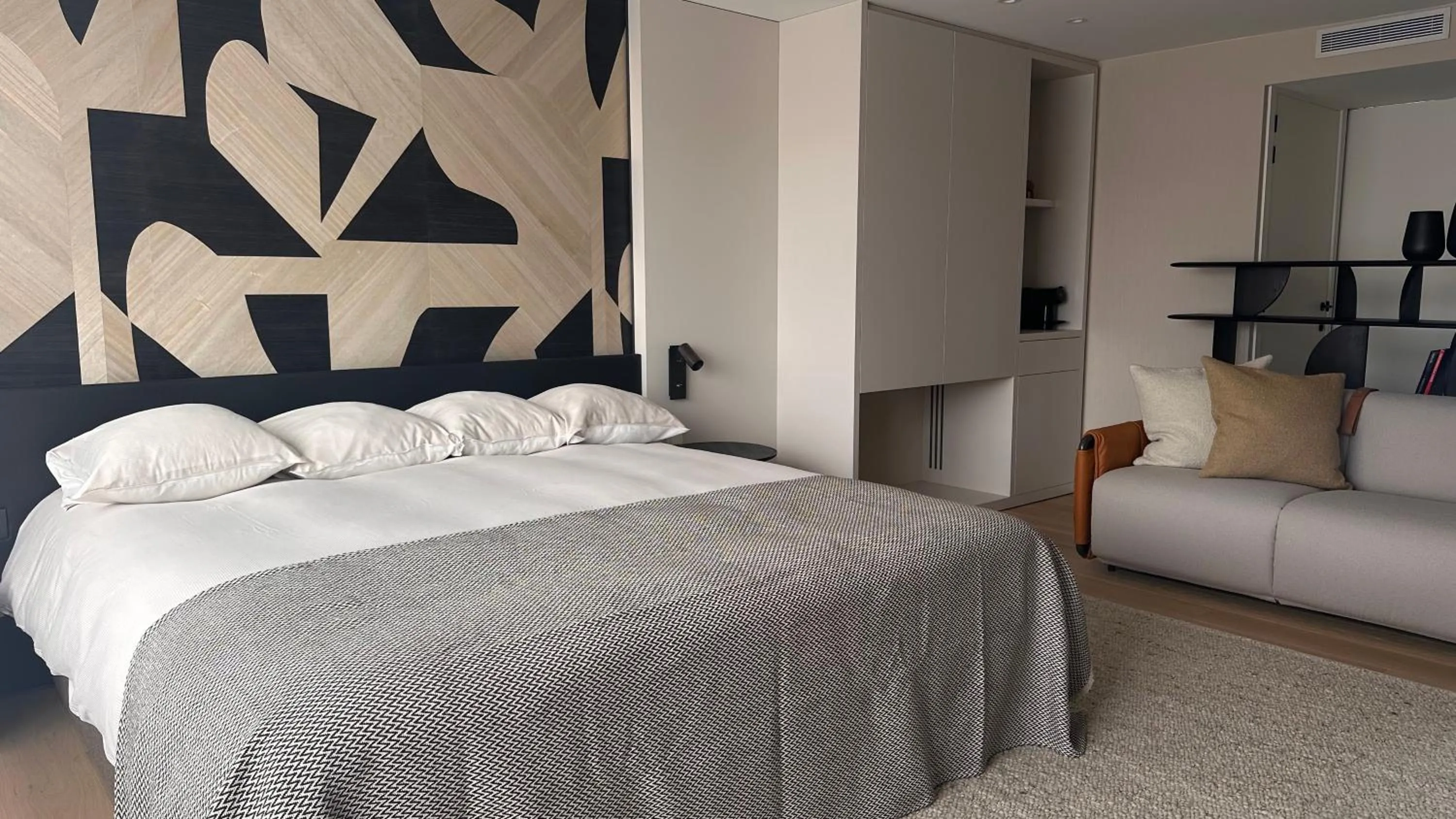 Bed in Cosmopolite Hotel Nieuwpoort-Bad