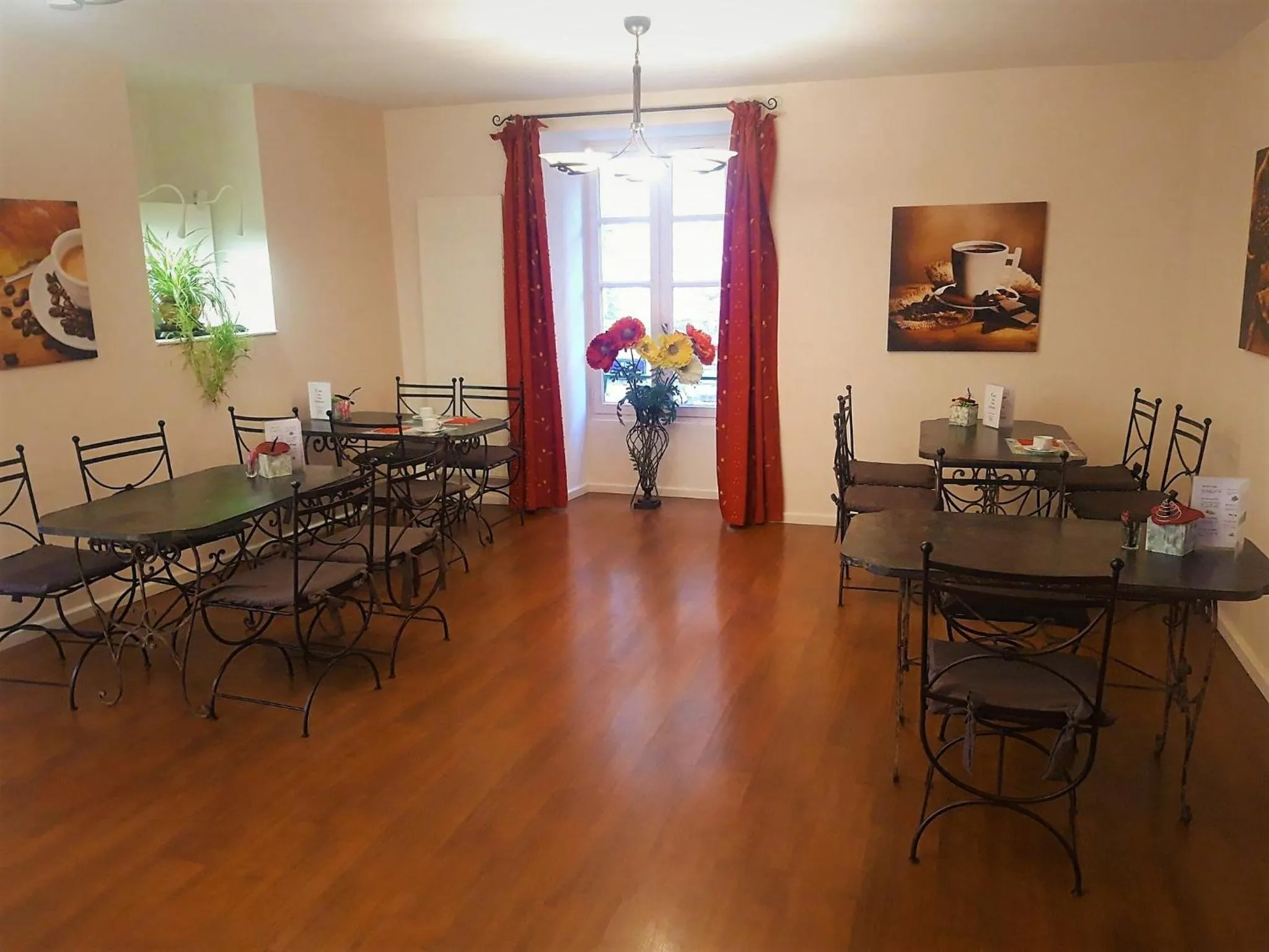 Restaurant/places to eat in Hôtel Jean XXII