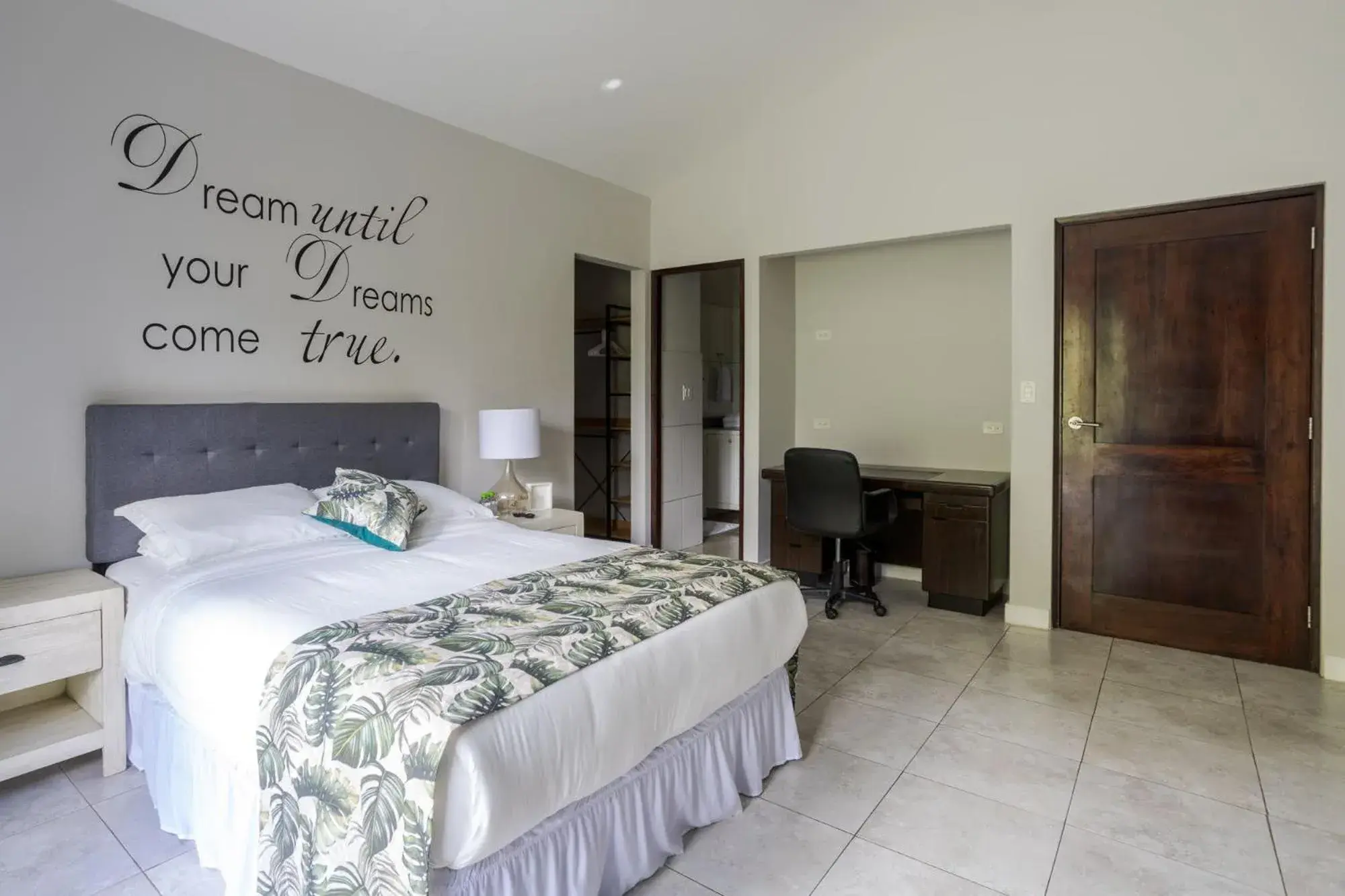 Three-Bedroom Bungalow in Coffee Estate Inn Three-Bedroom Bungalow in Coffee Estate Inn