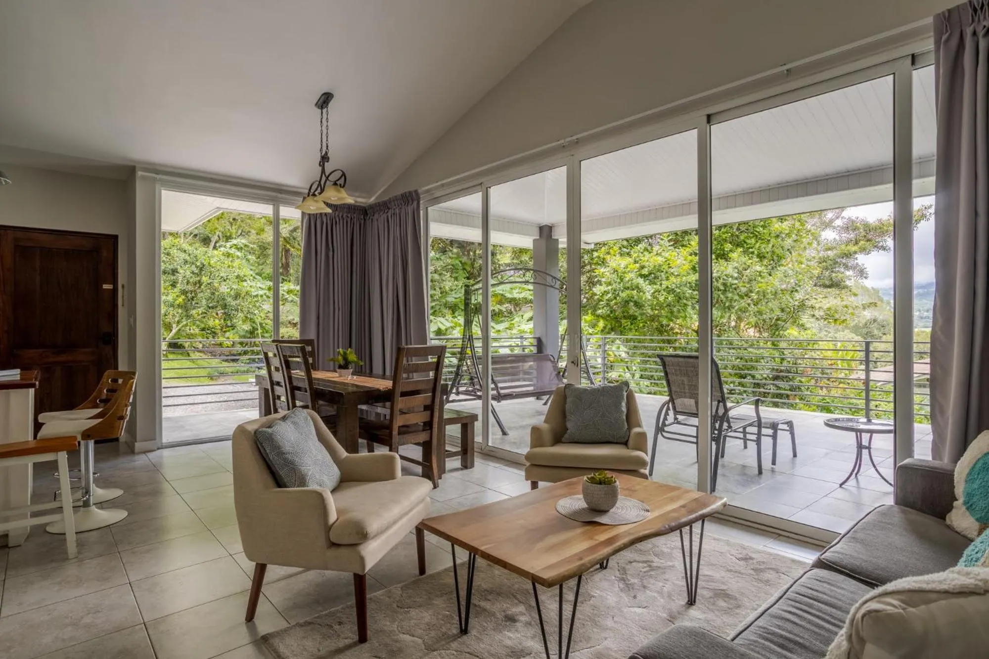 Living room in Coffee Estate Inn