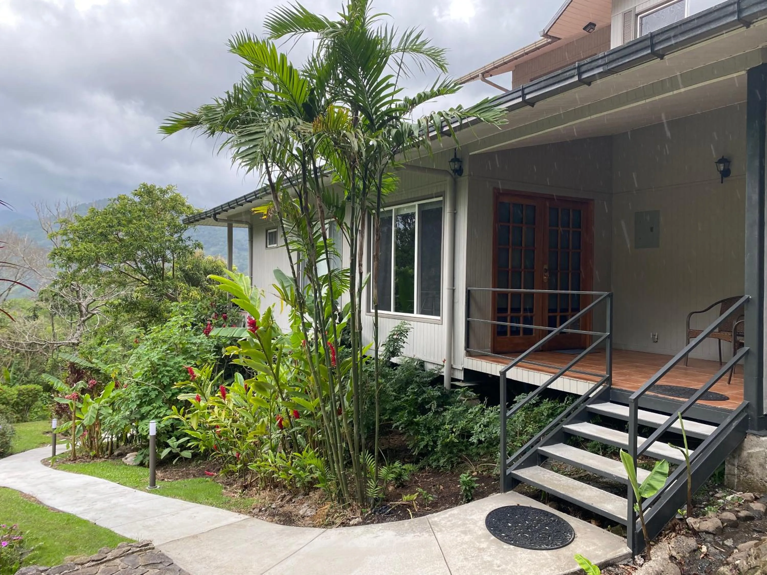 Facade/entrance in Coffee Estate Inn