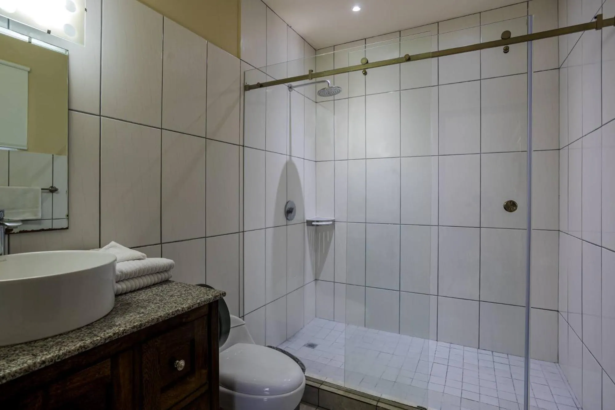 Shower in Coffee Estate Inn