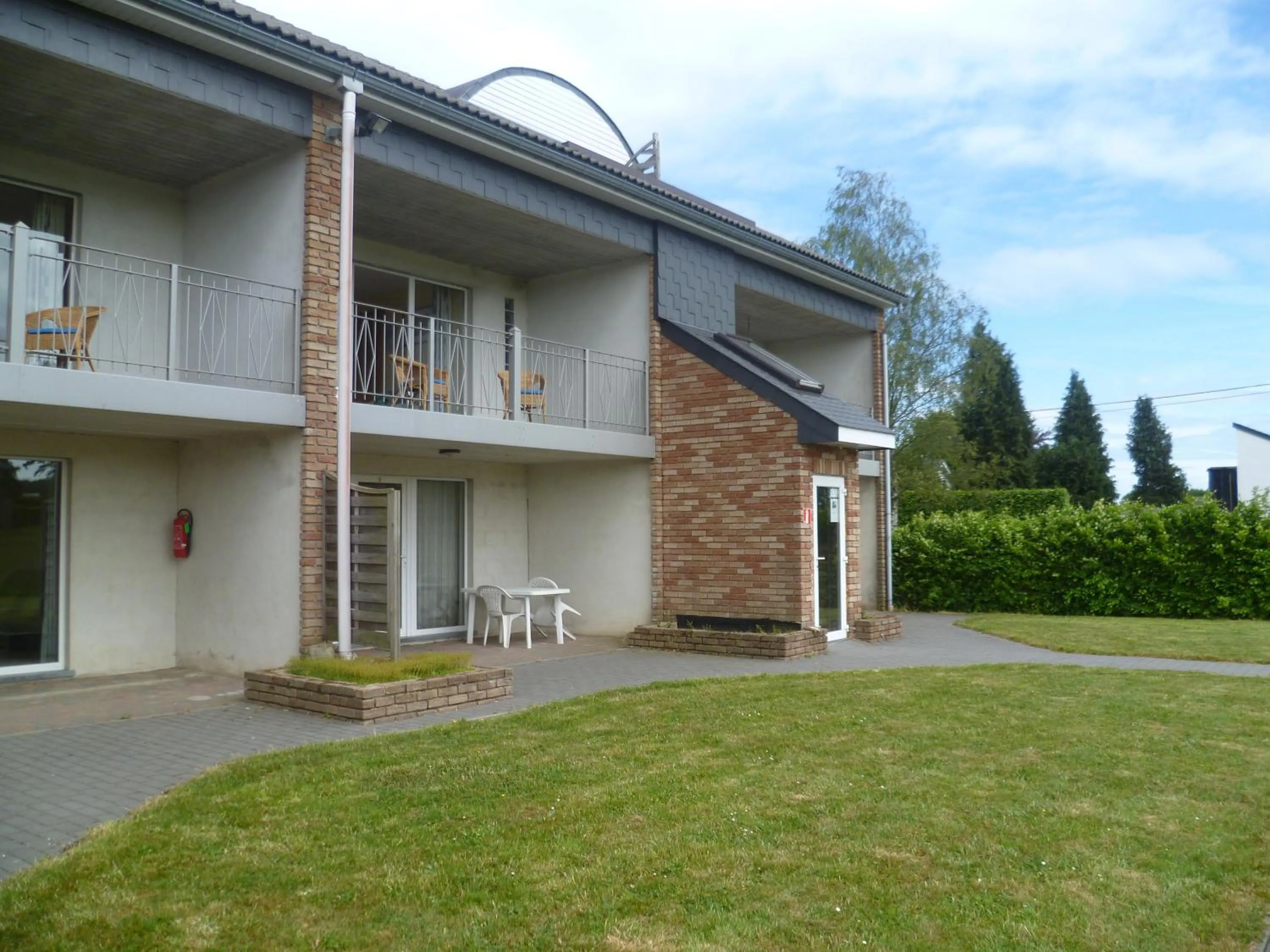 Facade/entrance in Hotel Dry Les Courtis