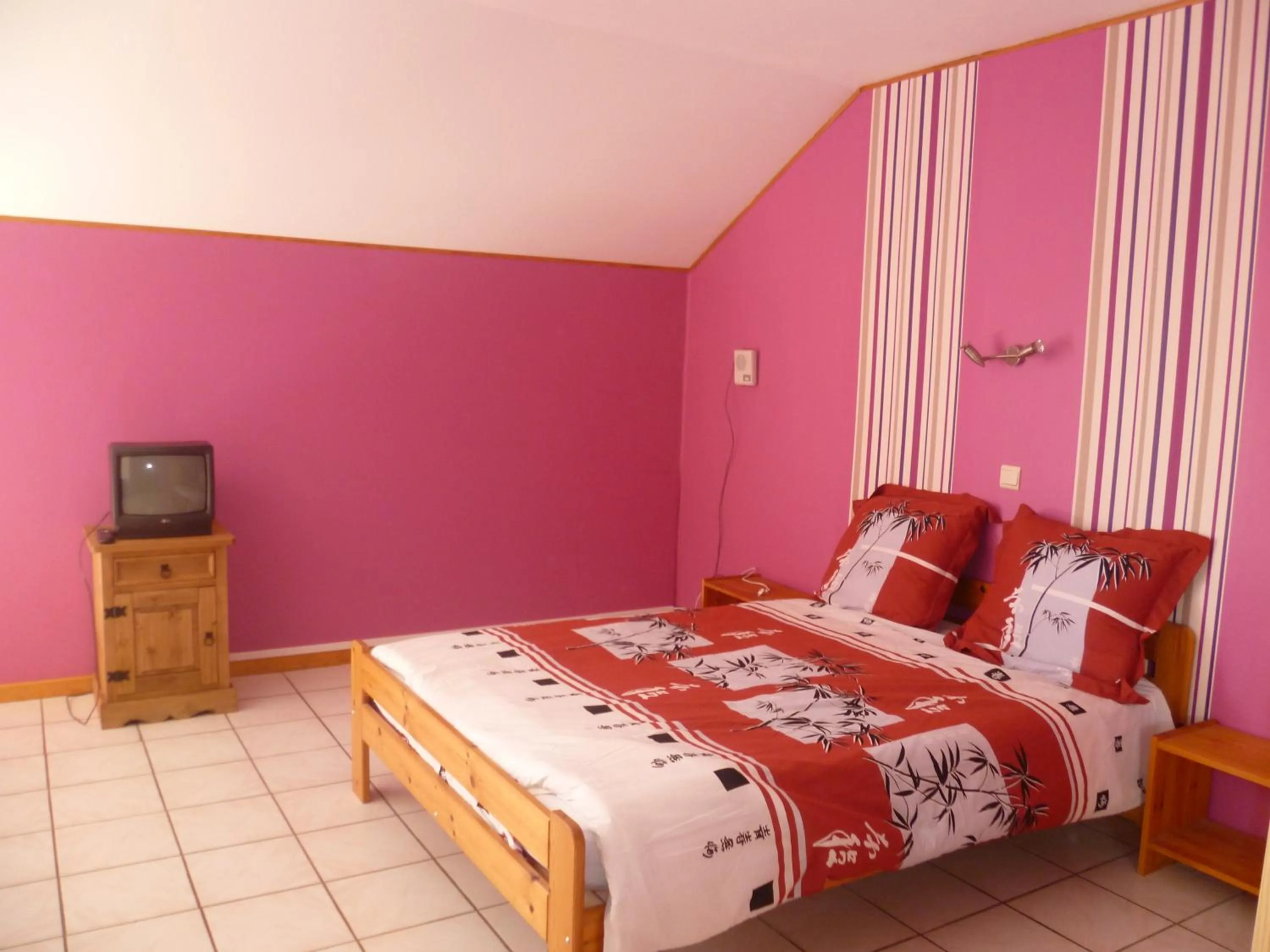 Bedroom, Bed in Hotel Dry Les Courtis