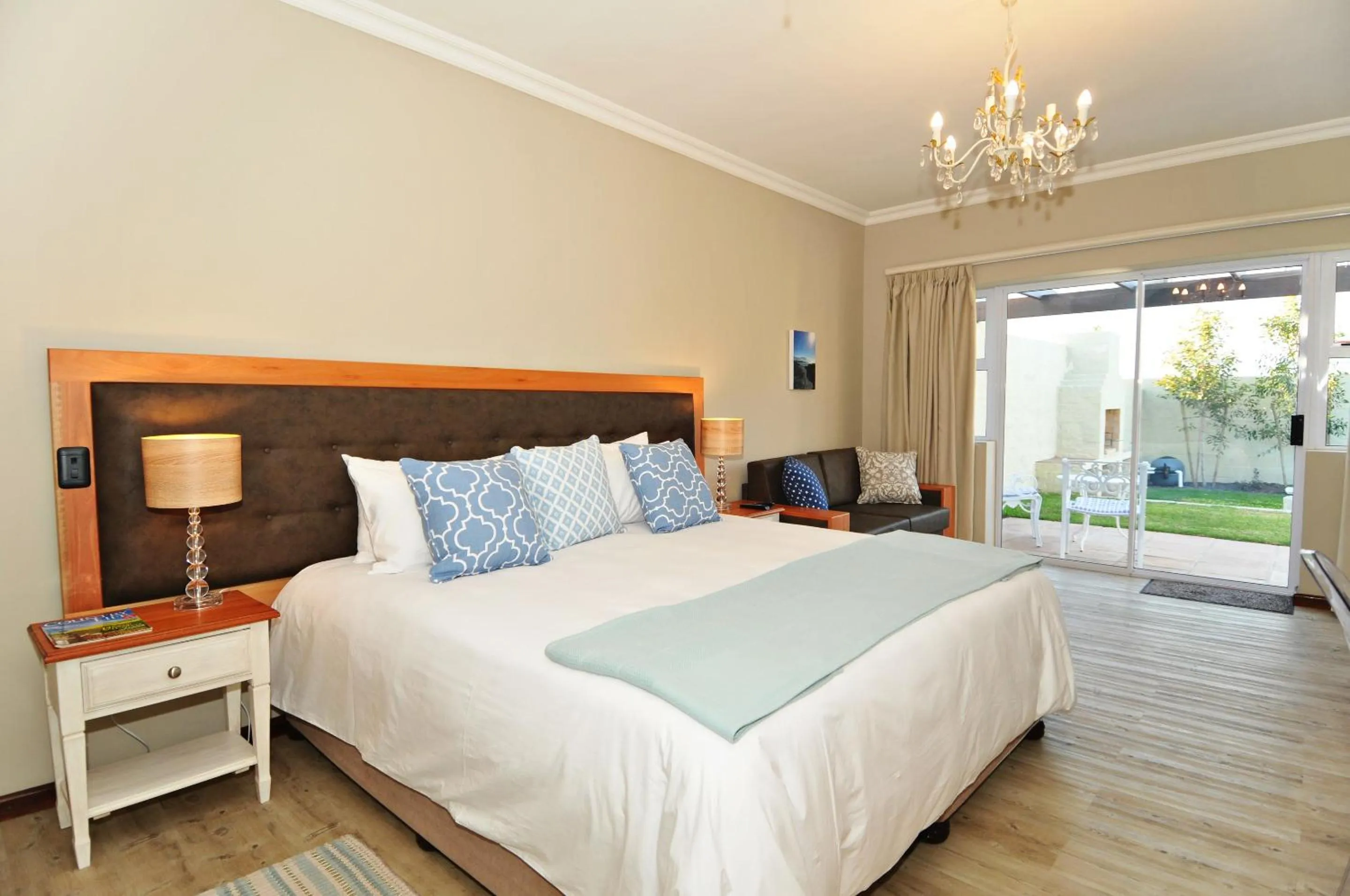 Patio, Bed in The Gables Hermanus