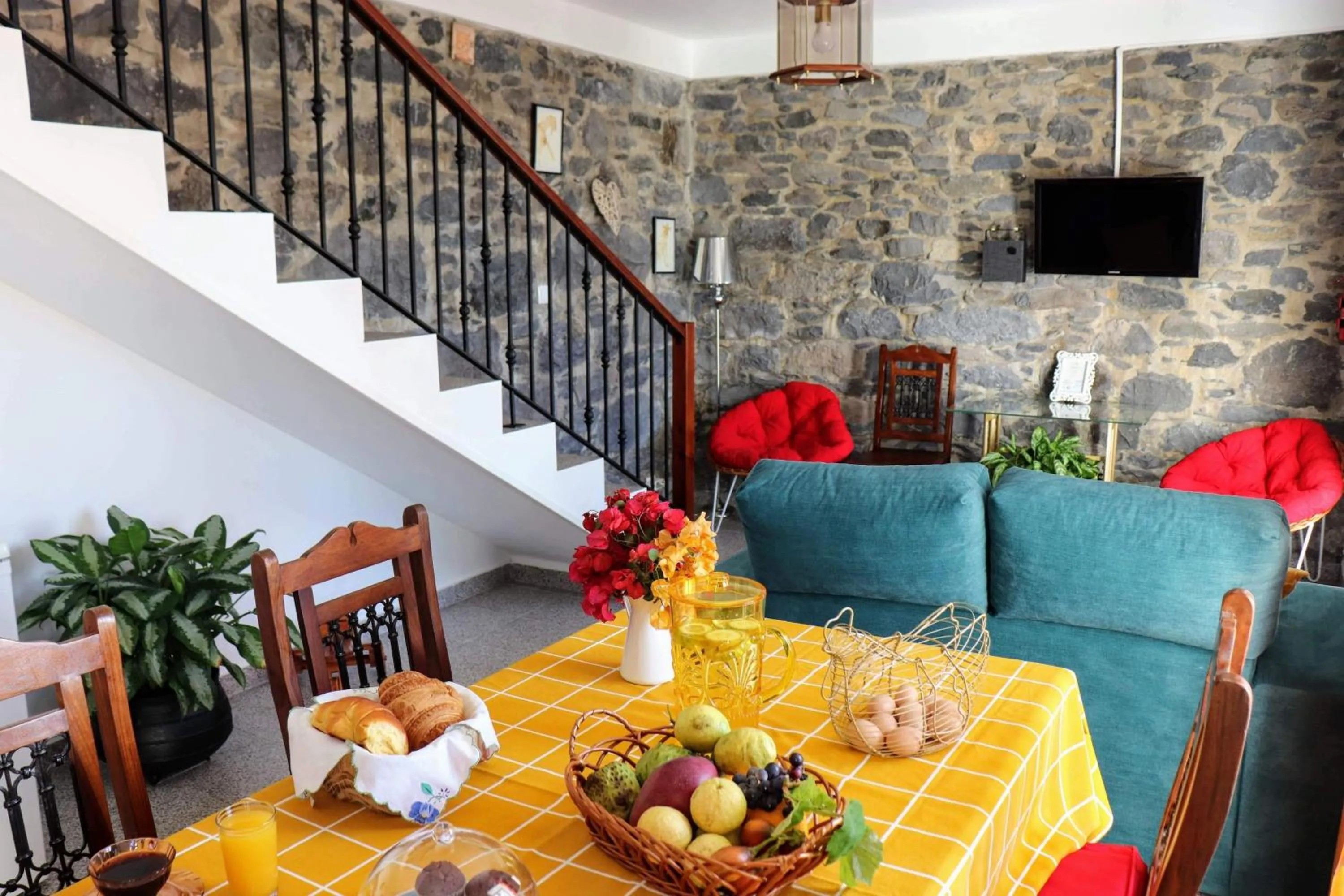 TV and multimedia in Quinta Terezinha