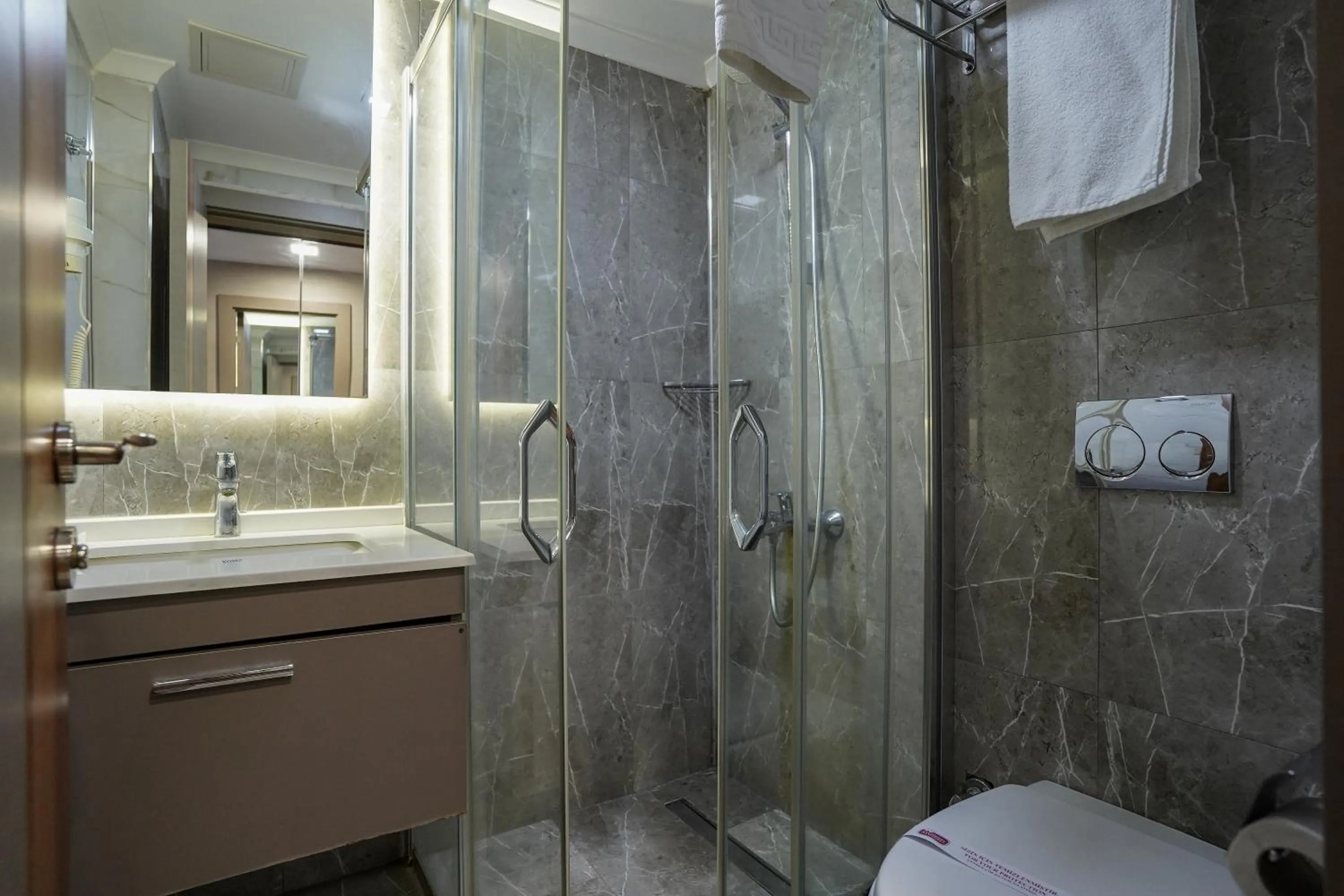 Bathroom in Enerji Otel