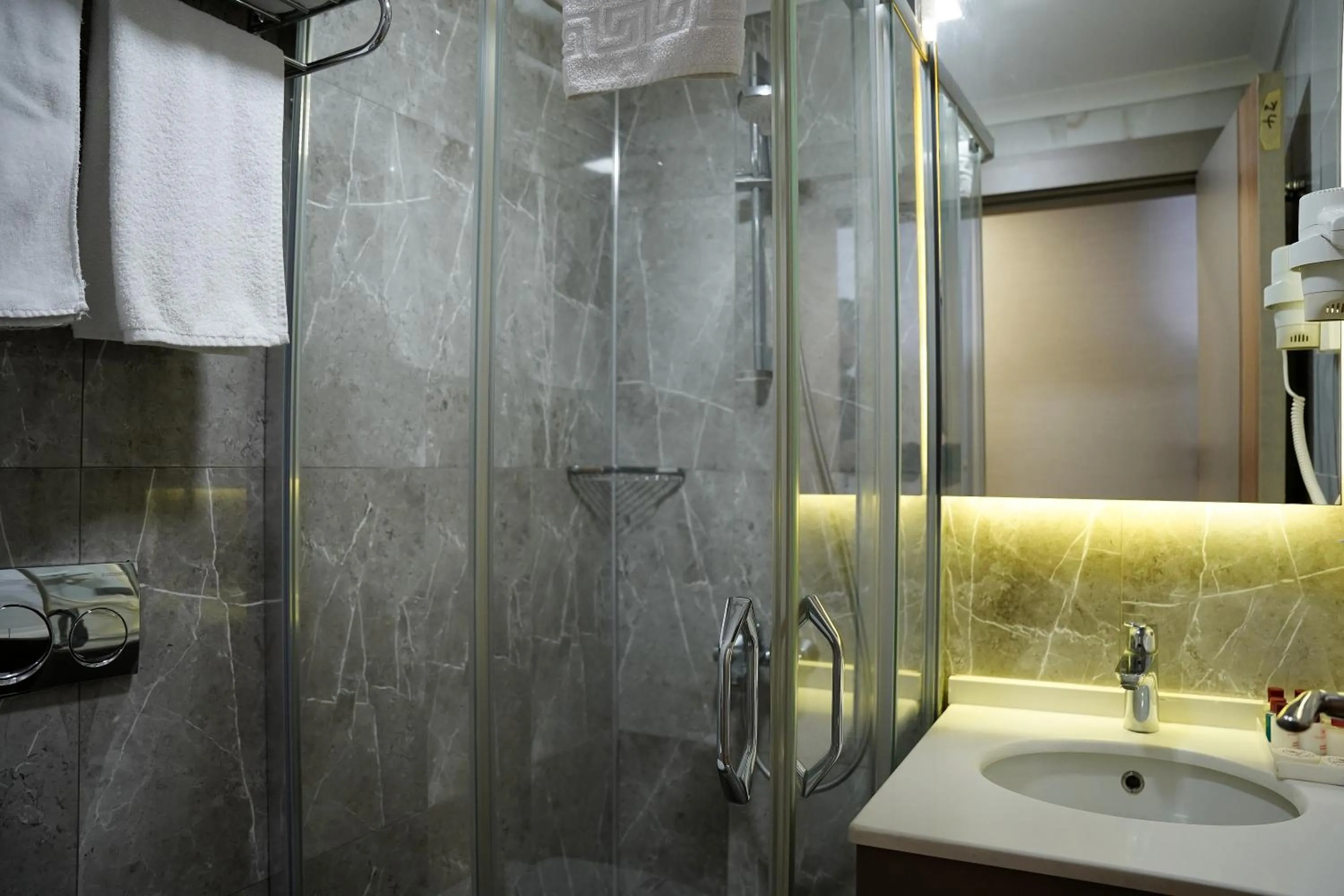 Bathroom in Enerji Otel