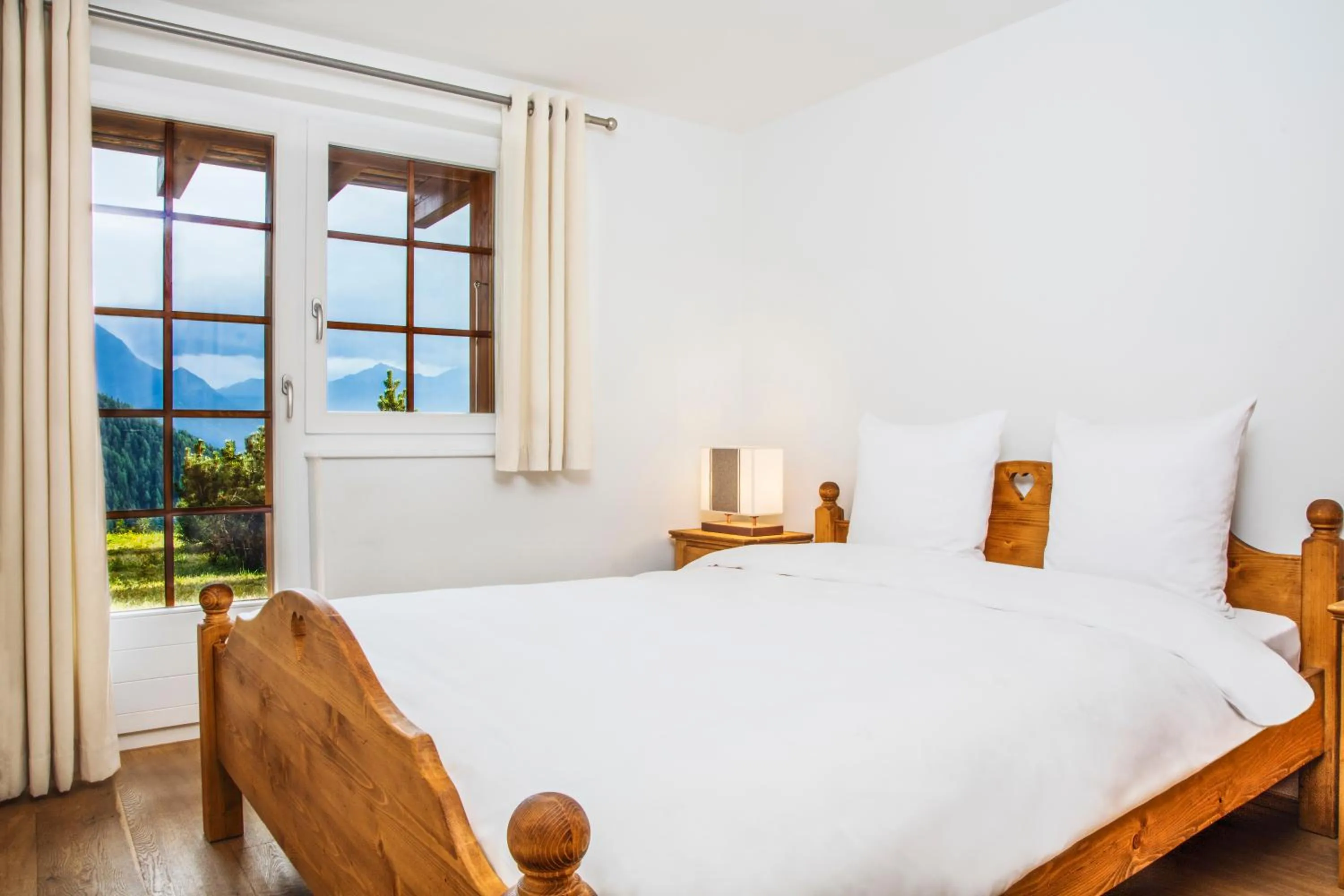 View (from property/room), Bed in Chandolin Boutique Hotel