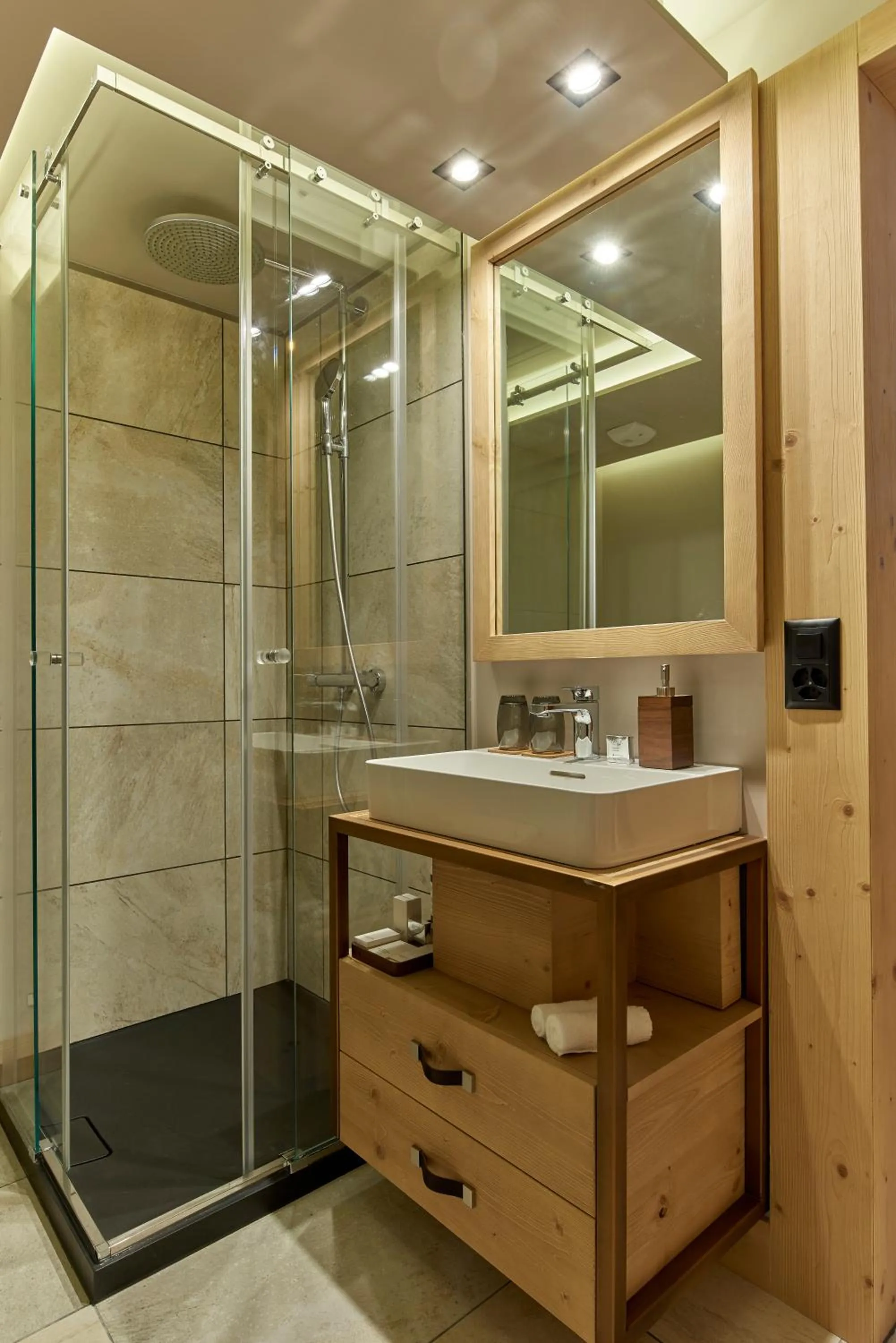 Shower in Chandolin Boutique Hotel