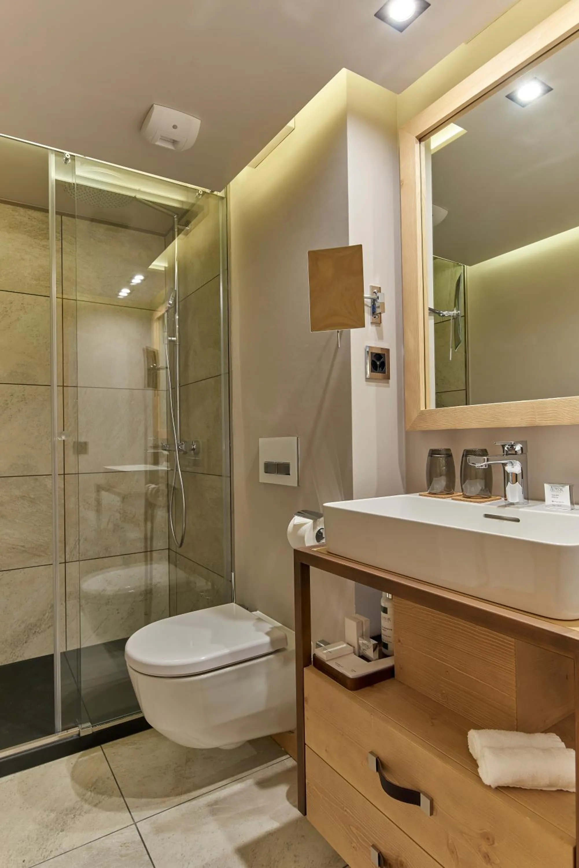 Shower in Chandolin Boutique Hotel