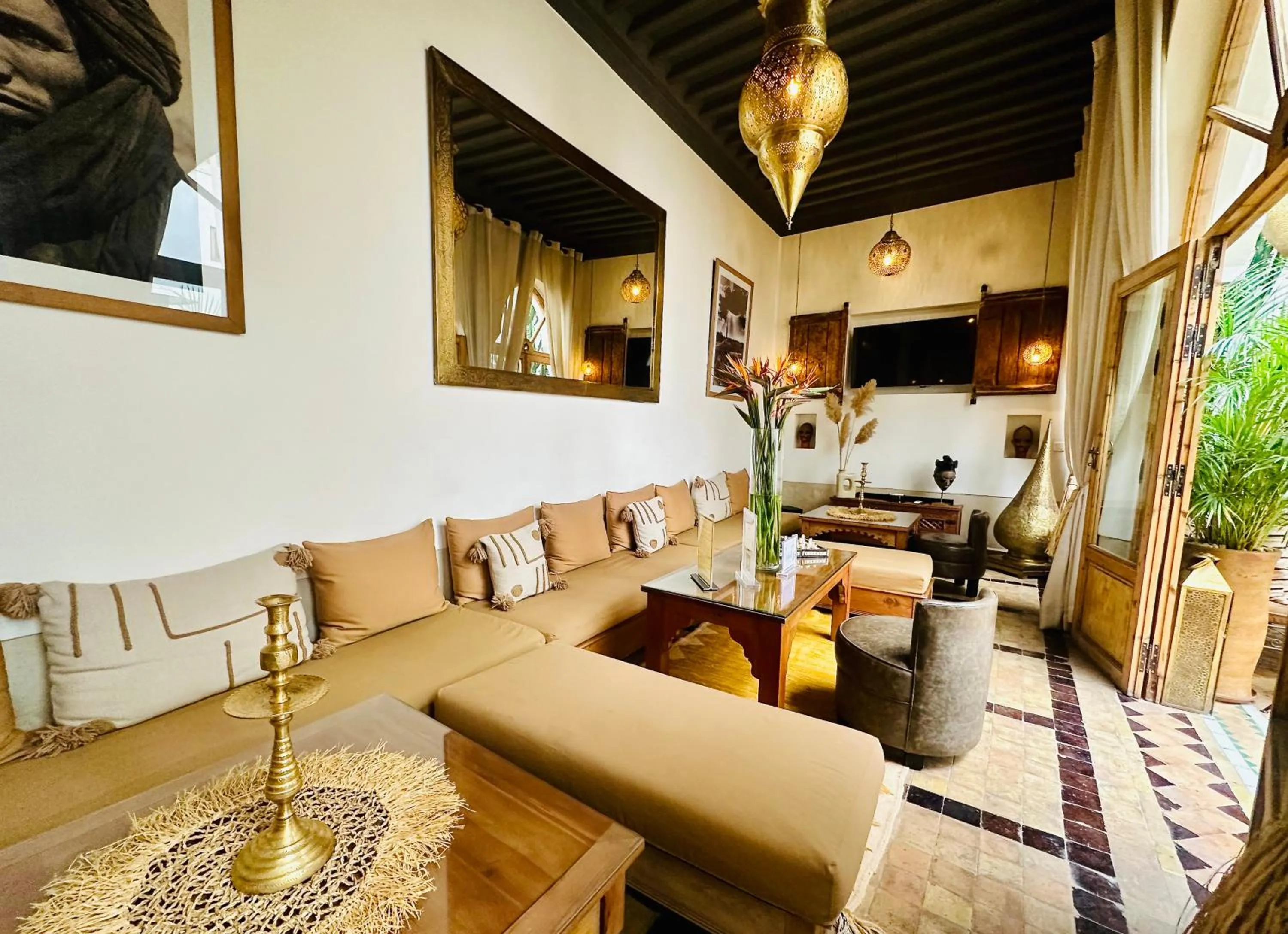 Communal lounge/ TV room in Riad Jardin Des Sens & Spa