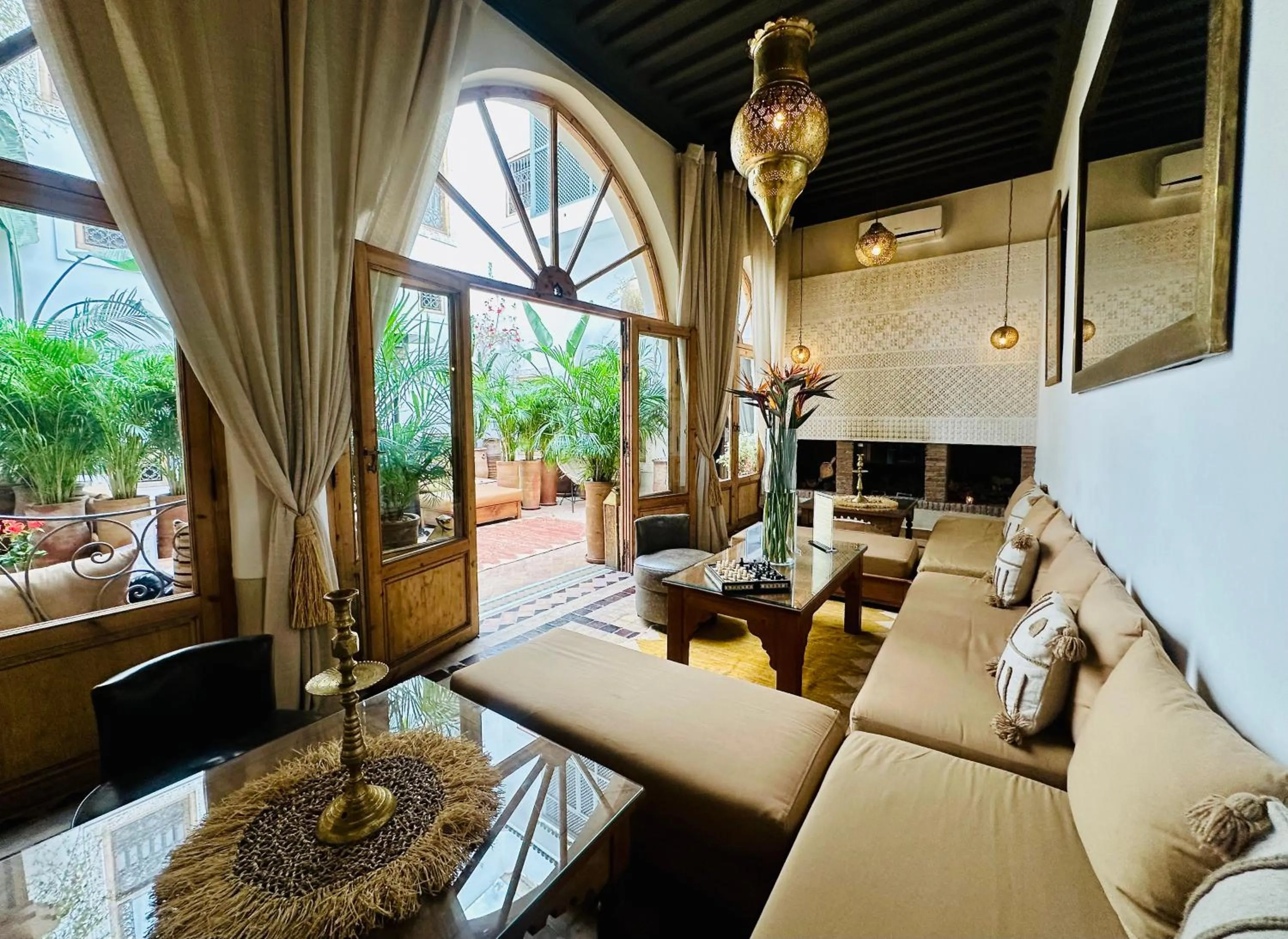 Communal lounge/ TV room in Riad Jardin Des Sens & Spa
