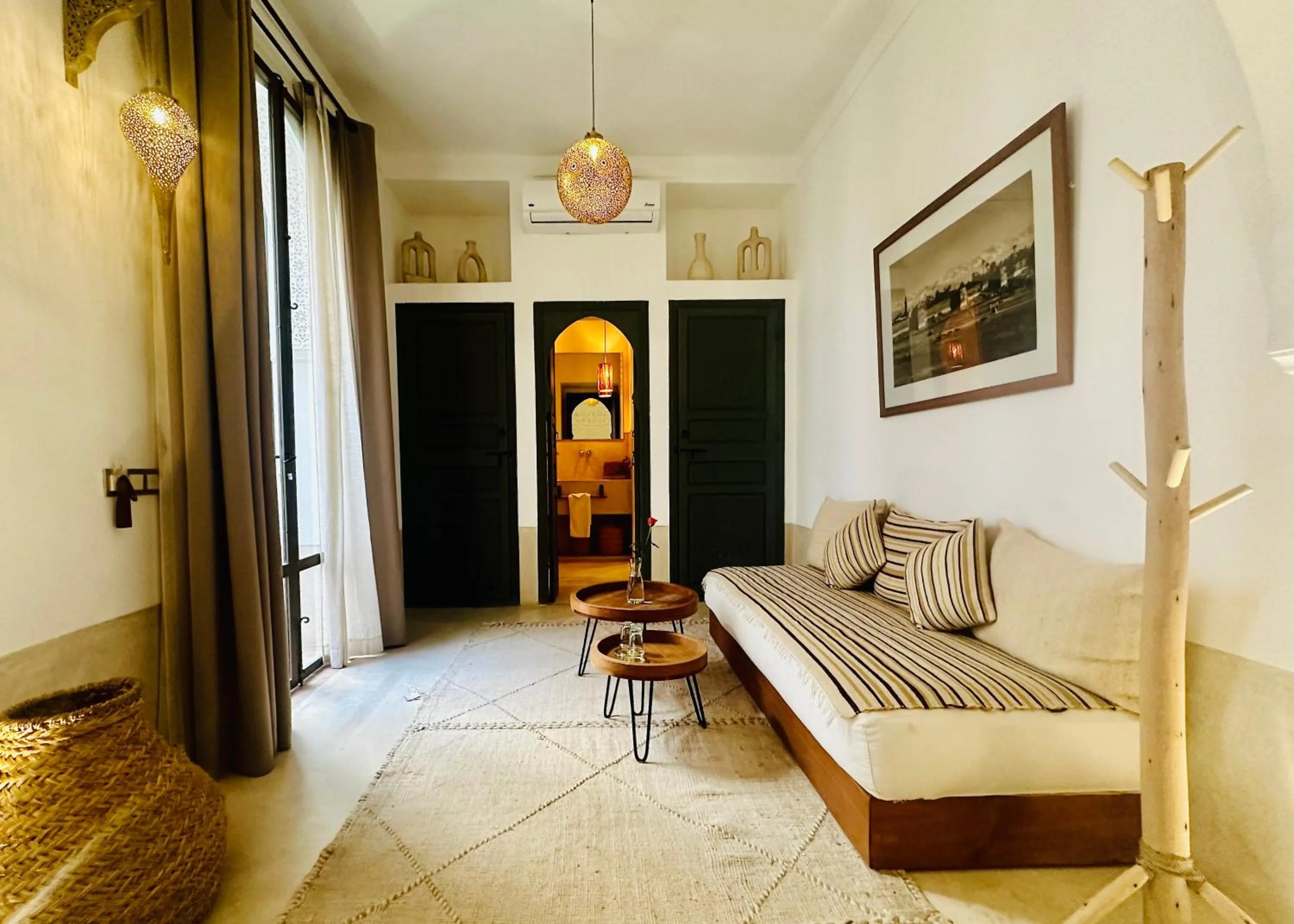 Seating area, Bed in Riad Jardin Des Sens & Spa