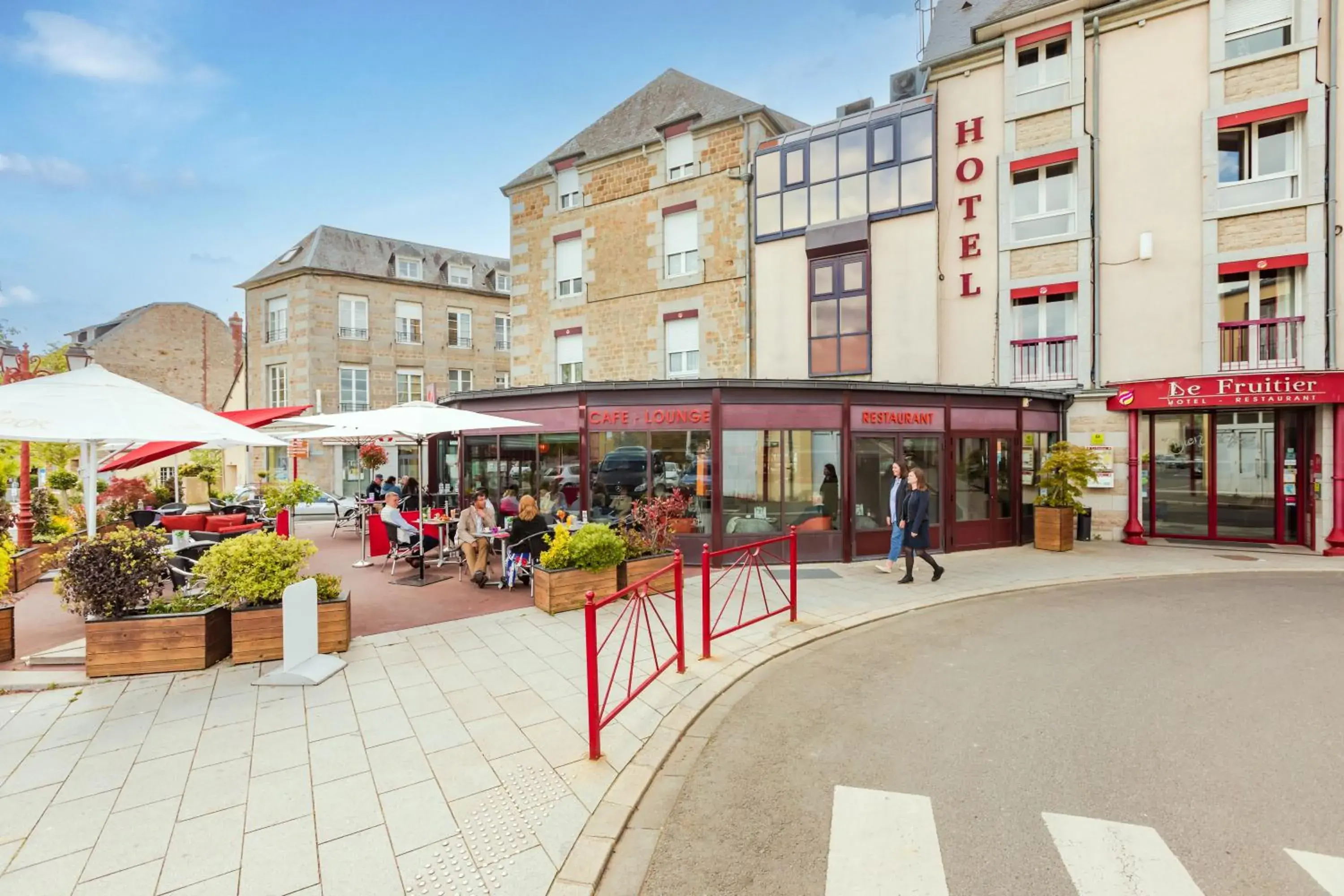 Property building in Logis Hôtel Restaurant Le Fruitier Property building in Logis Hôtel Restaurant Le Fruitier