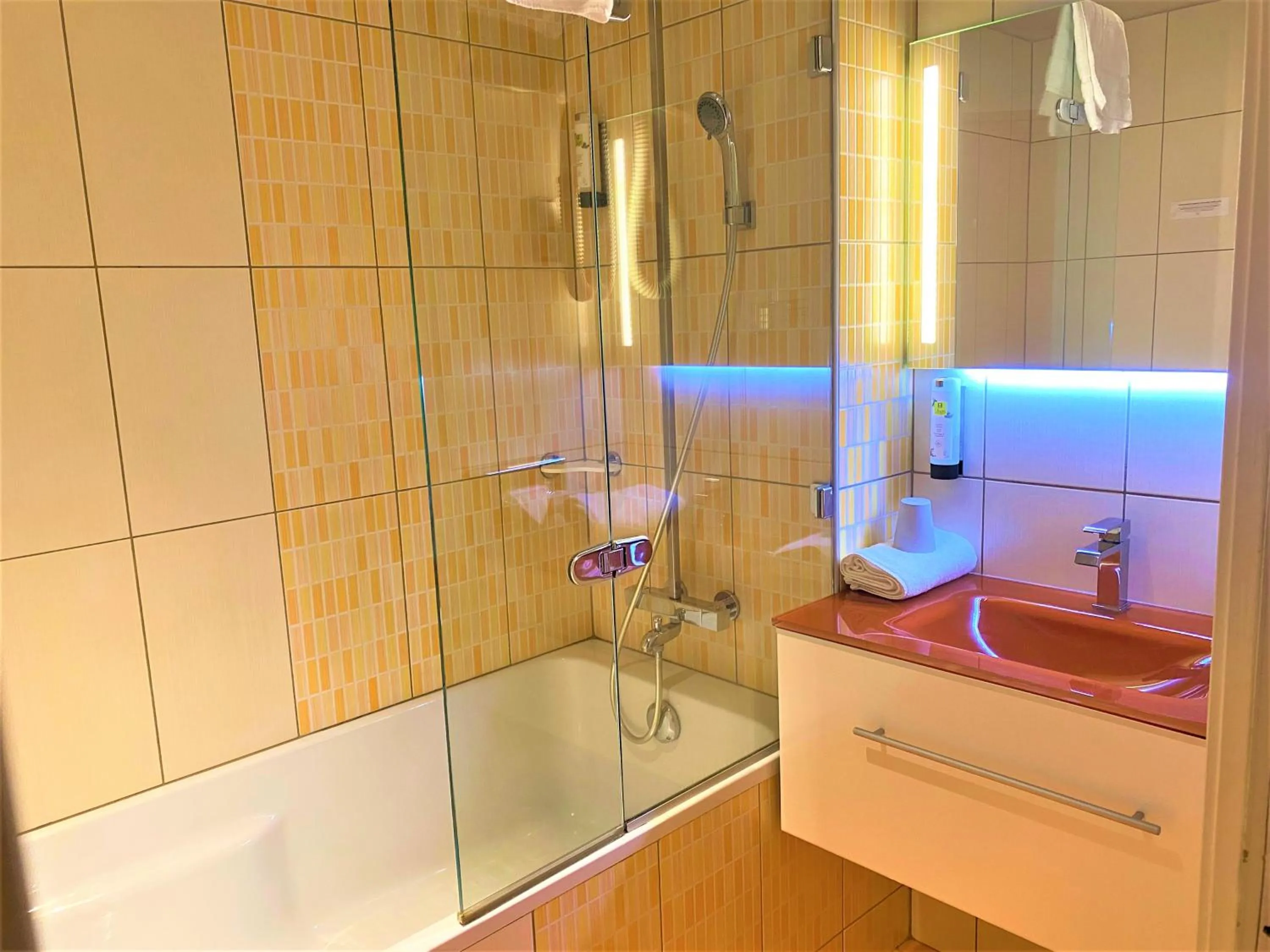 Bathroom in Logis Hôtel Restaurant Le Fruitier